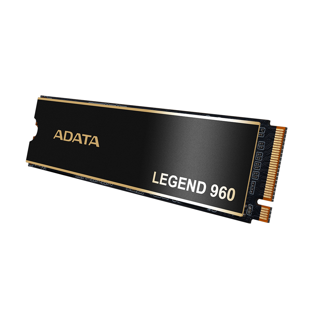 ADATA Legend 960 SSD. Czarny ze złotą obwódką. Na białym tle.