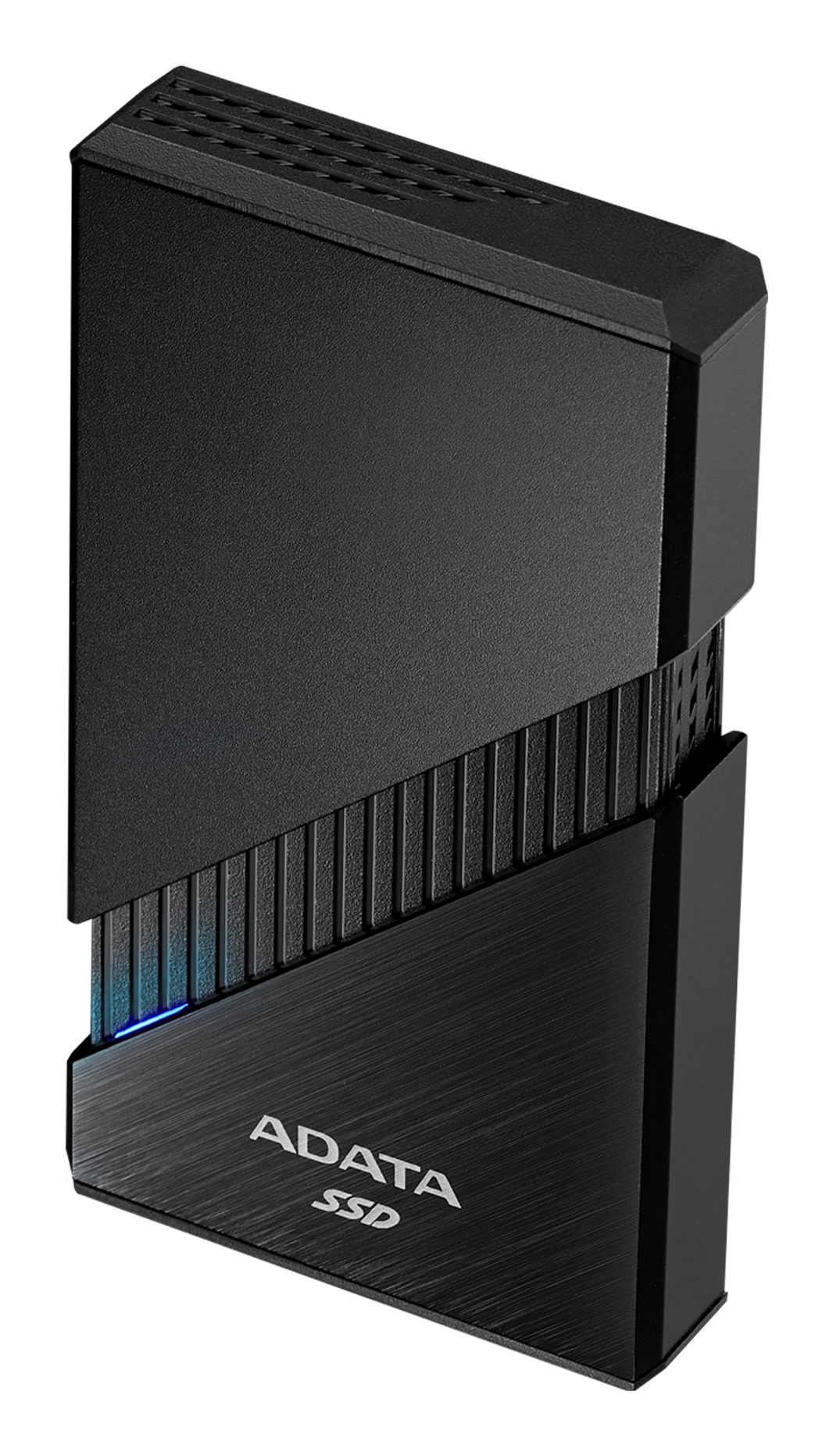 Ein schwarzes ADATA SSD-Laufwerk. Es hat eine strukturierte Oberfläche und ein blaues Licht.