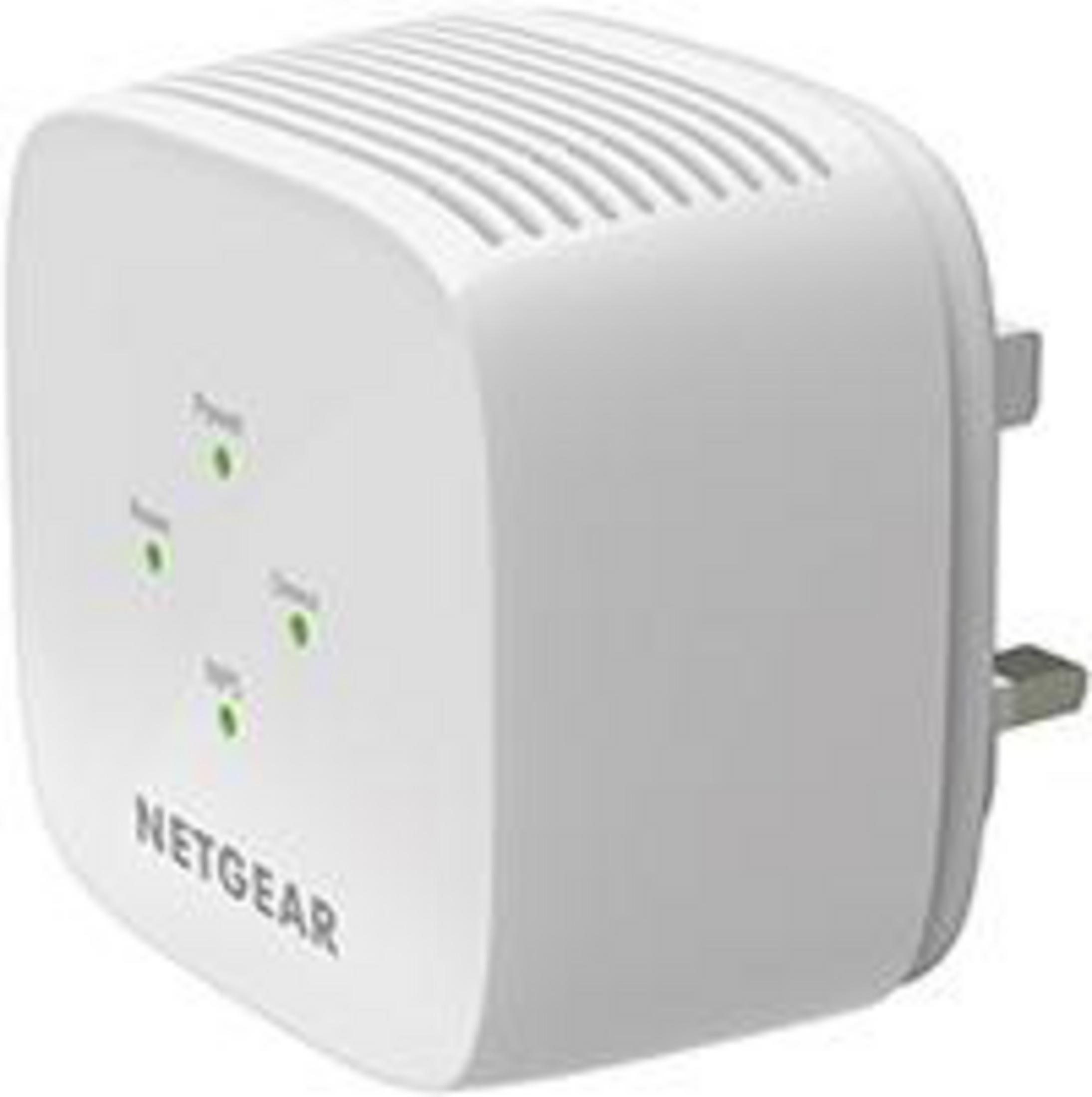 Adaptateur CPL NETGEAR blanc avec lumières vertes et prise.