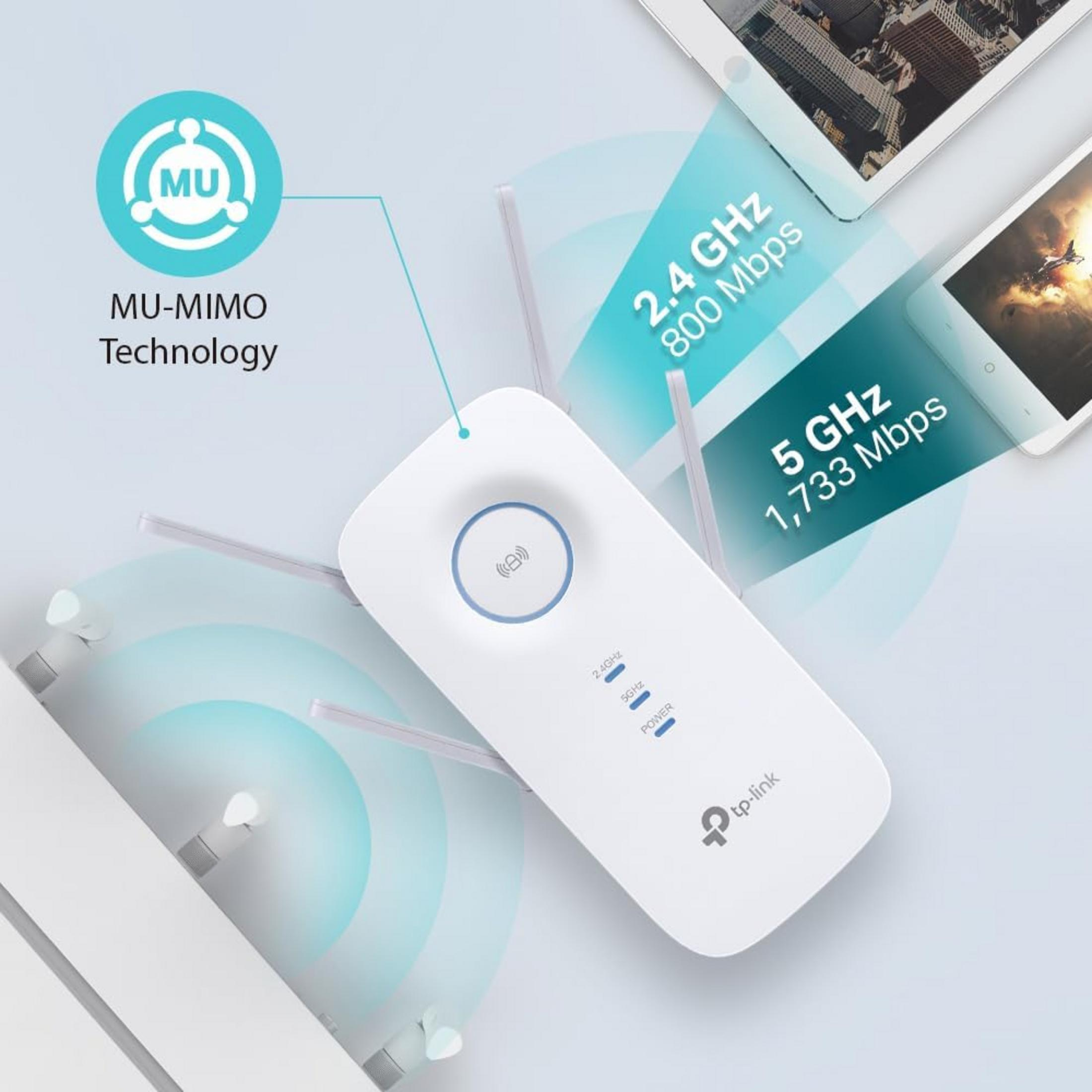 Biały wzmacniacz Wi-Fi TP-Link z antenami. Wyświetla prędkości 2,4 GHz i 5 GHz. Niebieskie tło.