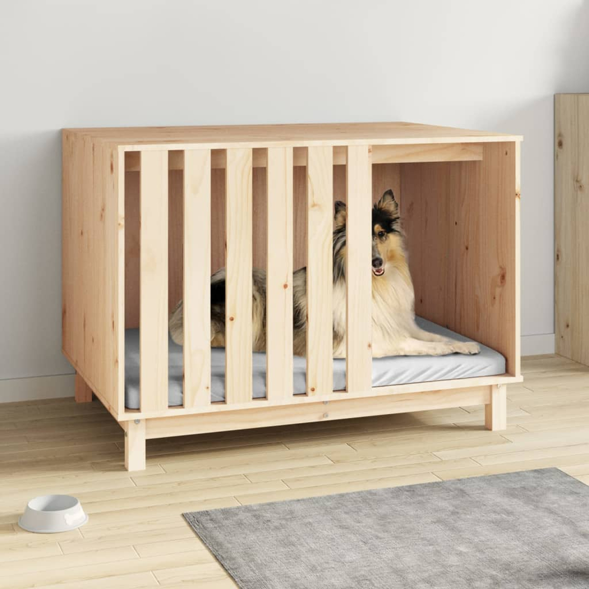 Hundehütte aus Holz mit einem Hund darin. Der Hund liegt auf einem grauen Bett. Grauer Teppich auf dem Boden.