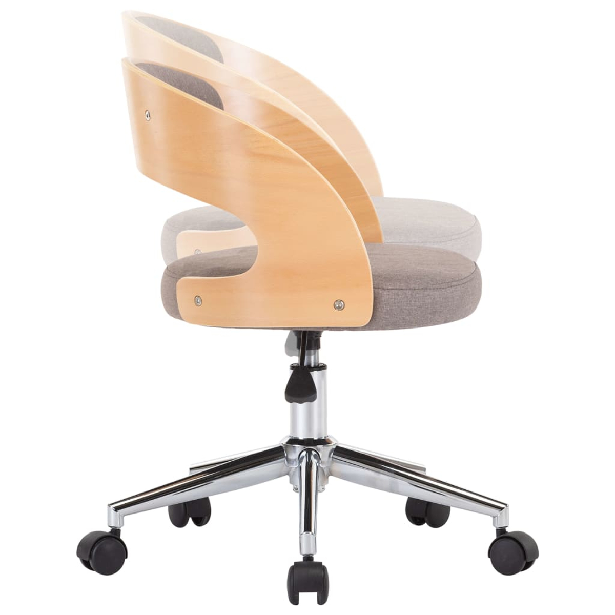Ein heller Holzstuhl mit grauem Sitz und Chromgestell. Der Stuhl ist in Bewegung.