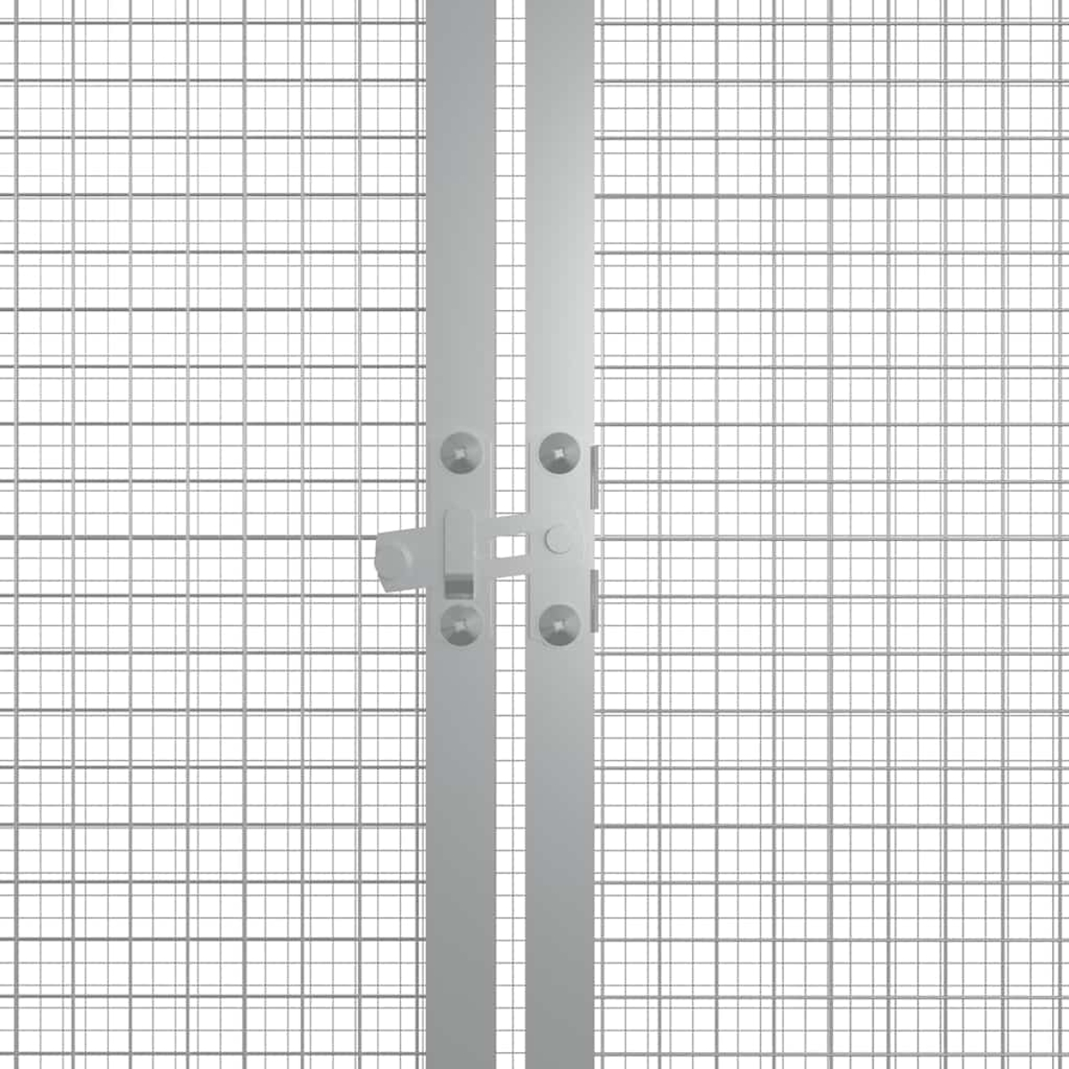Ein Metalltor mit Riegel und Gittermuster. Das Tor ist geschlossen.