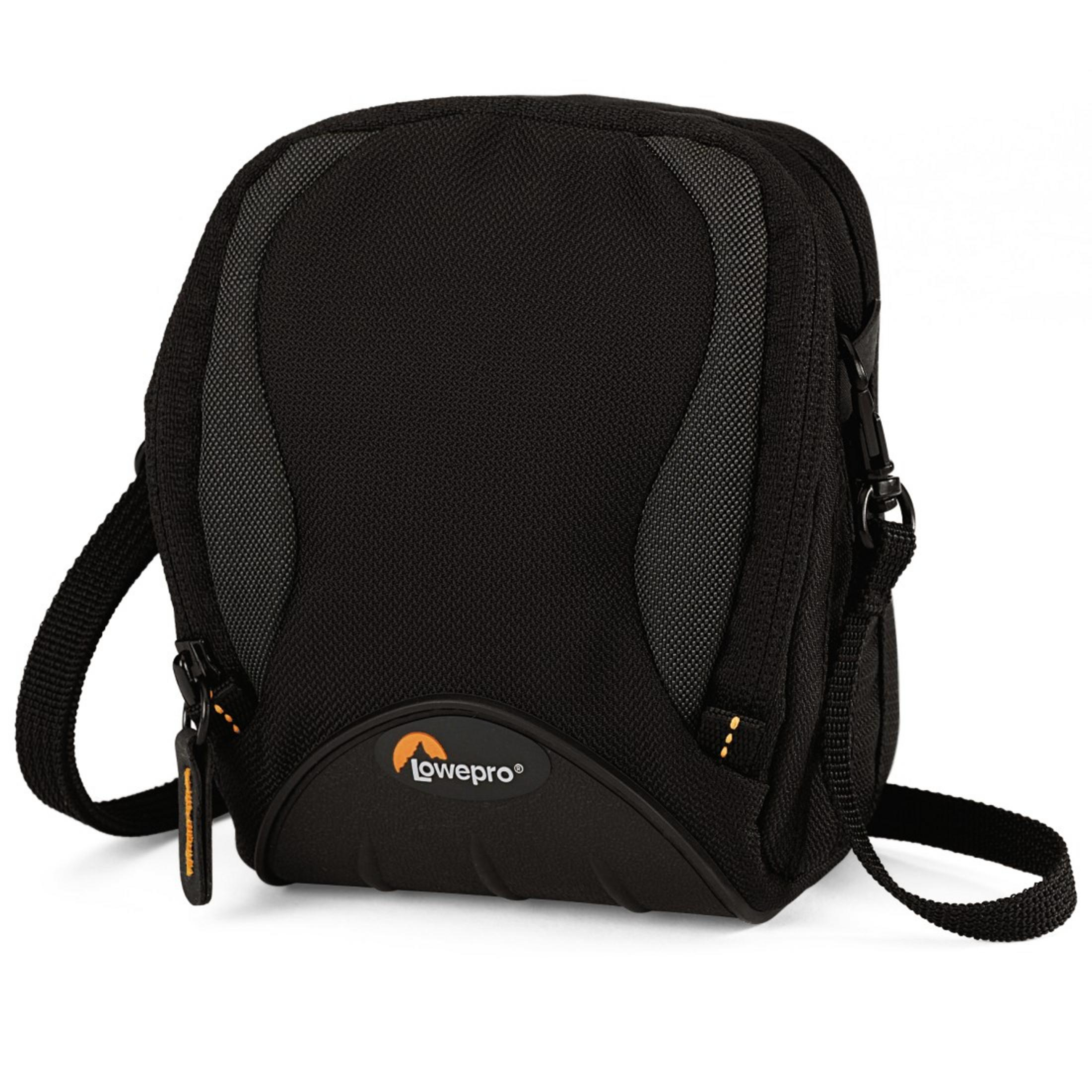 Schwarze Kameratasche mit Schultergurt. Merkmale: gebogenes Design, Lowepro-Logo und Reißverschluss.