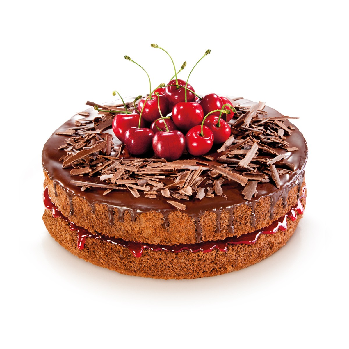Runder Schokoladenkuchen, belegt mit Kirschen und Schokoladenraspeln, auf weißem Hintergrund.