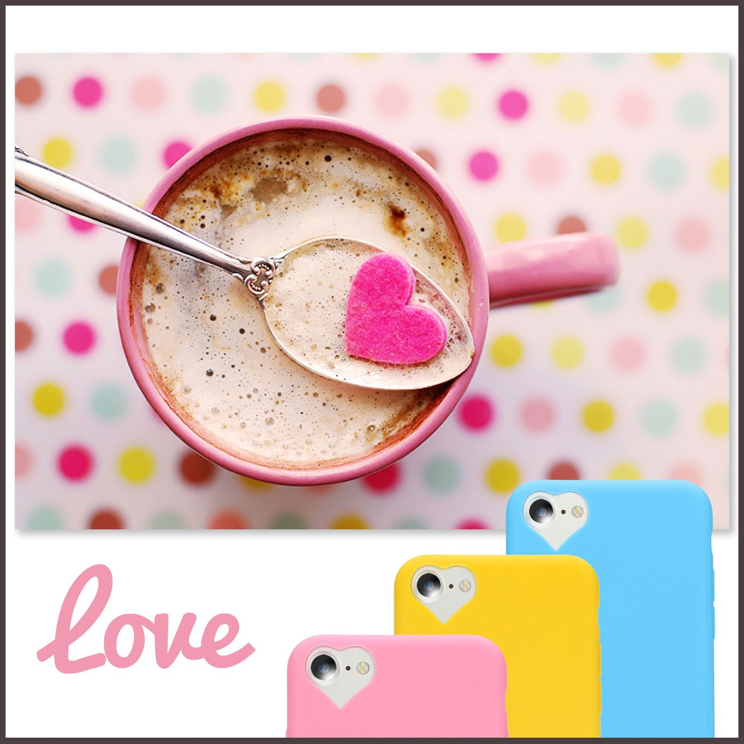 Una tazza rosa con caffè e un marshmallow a forma di cuore. Custodie per telefono sullo sfondo.