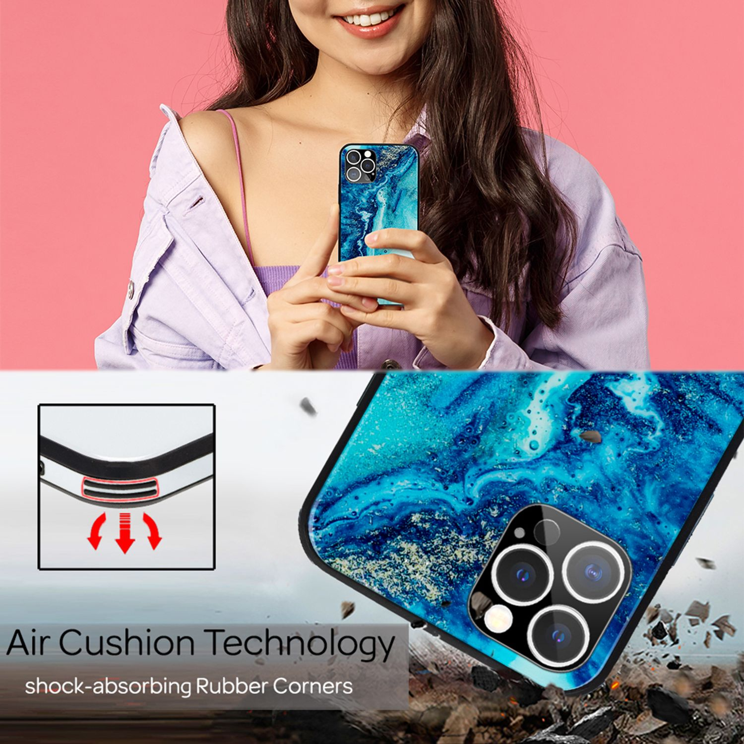 Mujer sosteniendo teléfono en funda. Funda azul y blanca con diseño de mármol. Esquinas amortiguadoras.