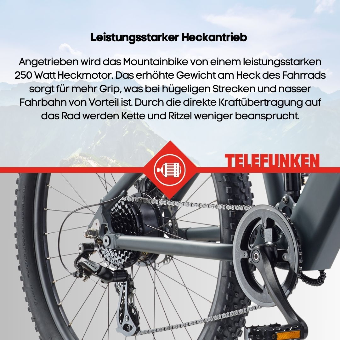 Nahaufnahme des Antriebsstrangs eines Mountainbikes. Hinterrad, Kette und Gänge sind sichtbar. Text beschreibt das Bike.