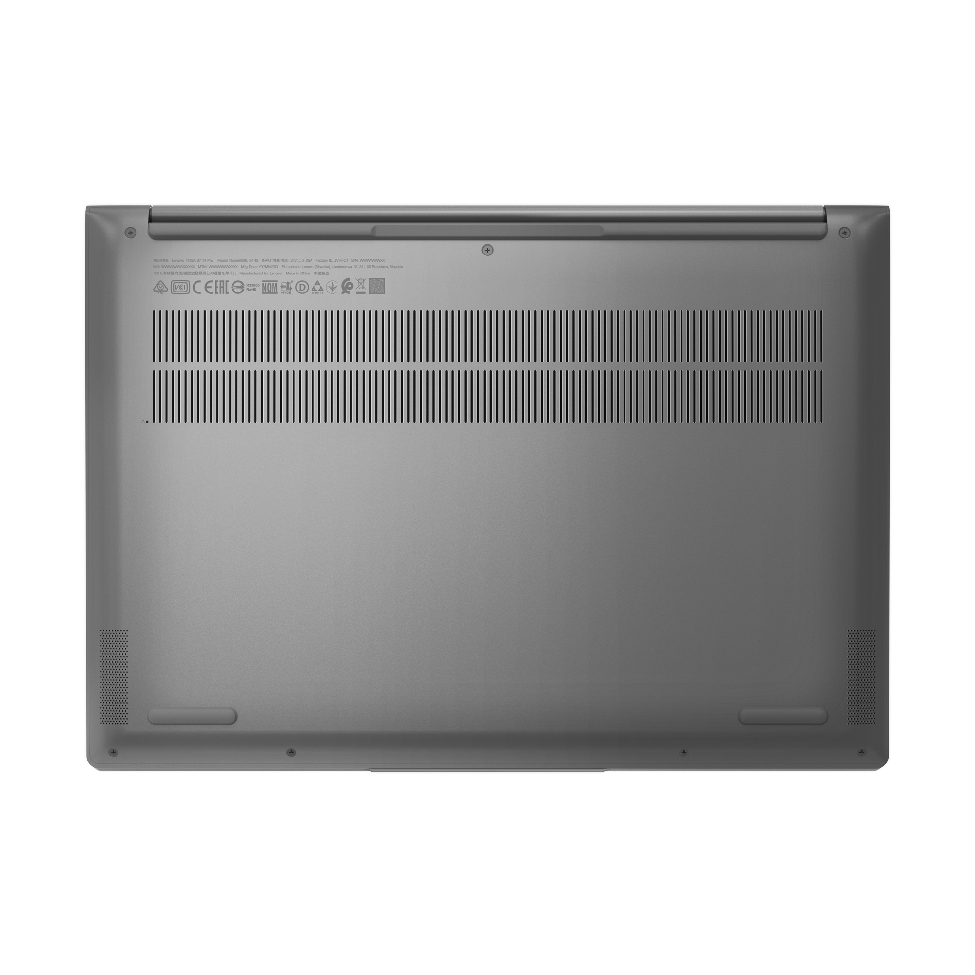 Parte inferior del portátil plateado, fondo blanco. Rejillas de ventilación y puertos visibles. Logo Lenovo.