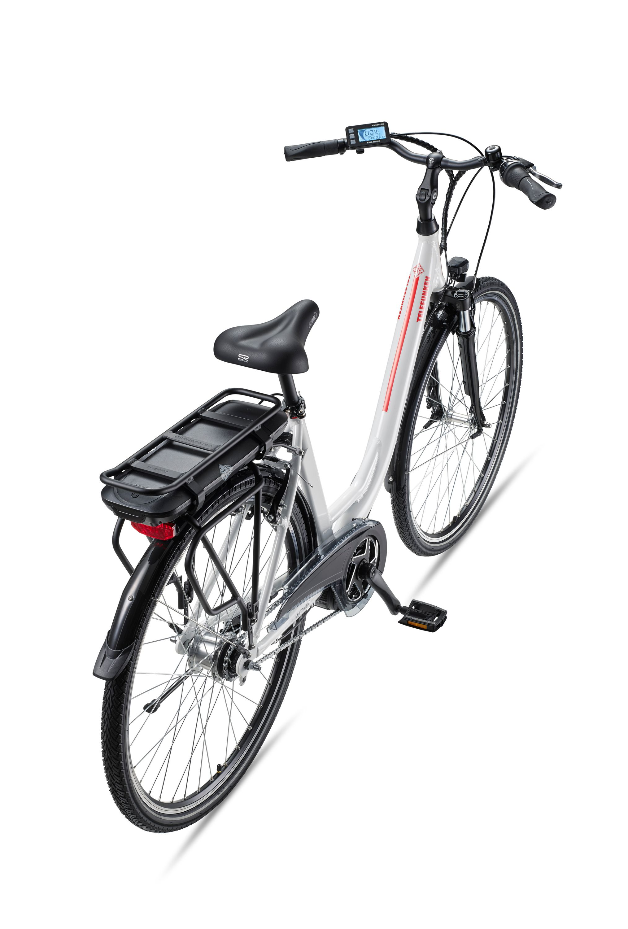Weißes und silbernes Elektrofahrrad mit schwarzem Sattel und Gepäckträger. Draufsicht.