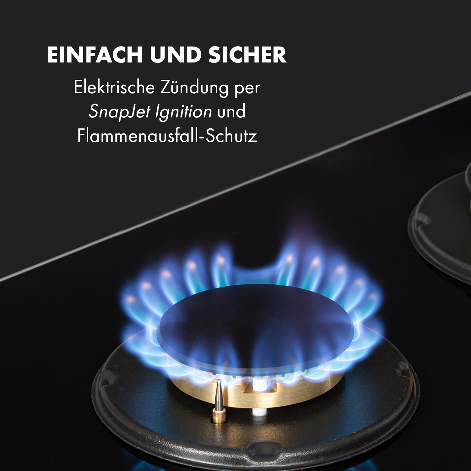 Gasherd-Brenner mit blauen Flammen, Nahaufnahme auf schwarzer Oberfläche.