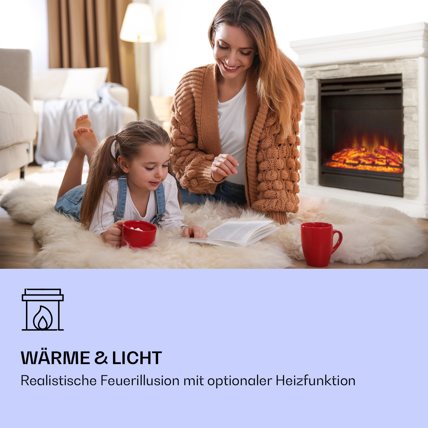 Frau und Kind am Kamin. Sie lesen ein Buch und halten rote Tassen.