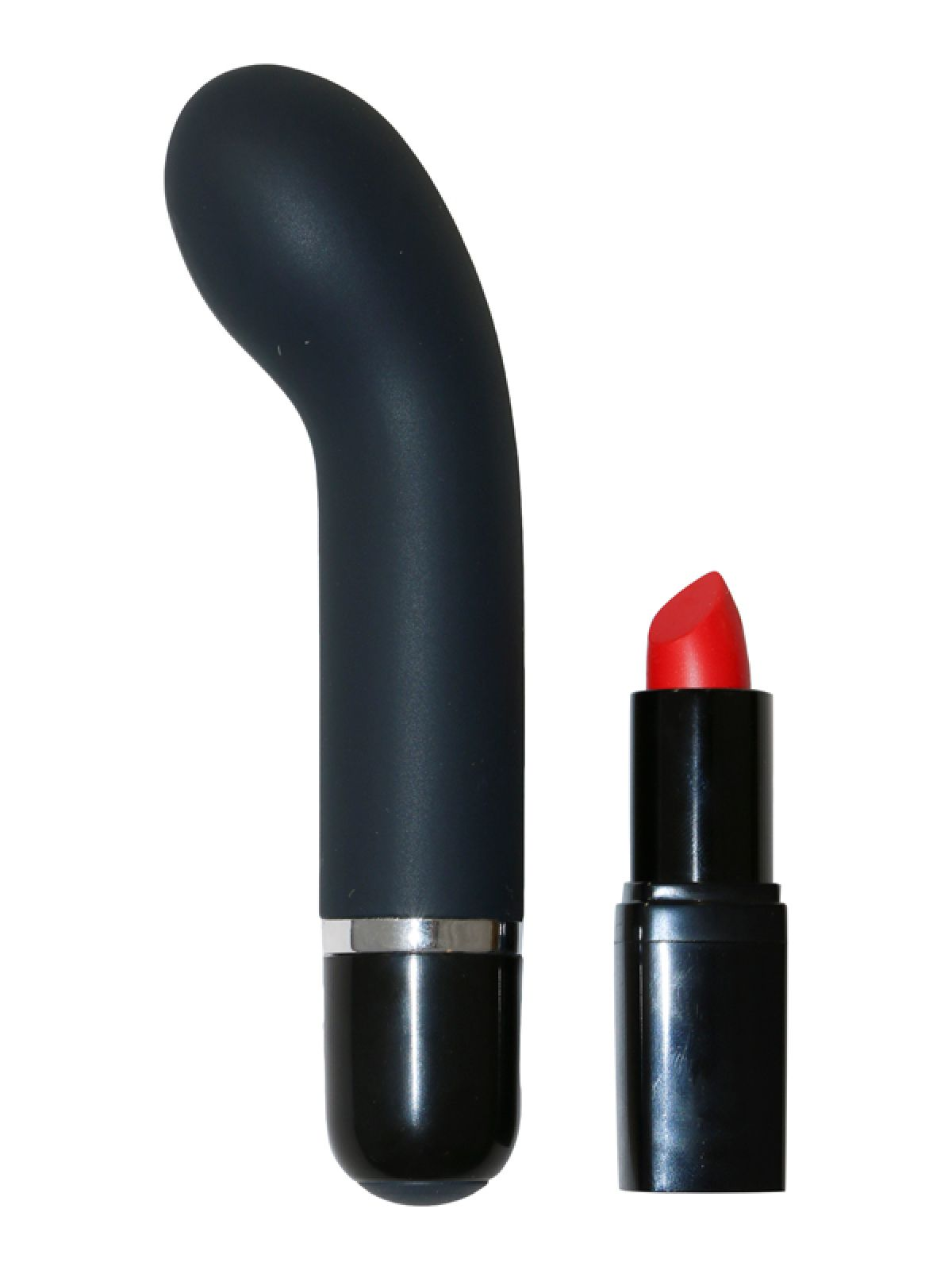 Schwarzer Vibrator und roter Lippenstift auf weißem Hintergrund. Der Vibrator ist gebogen, der Lippenstift steht.