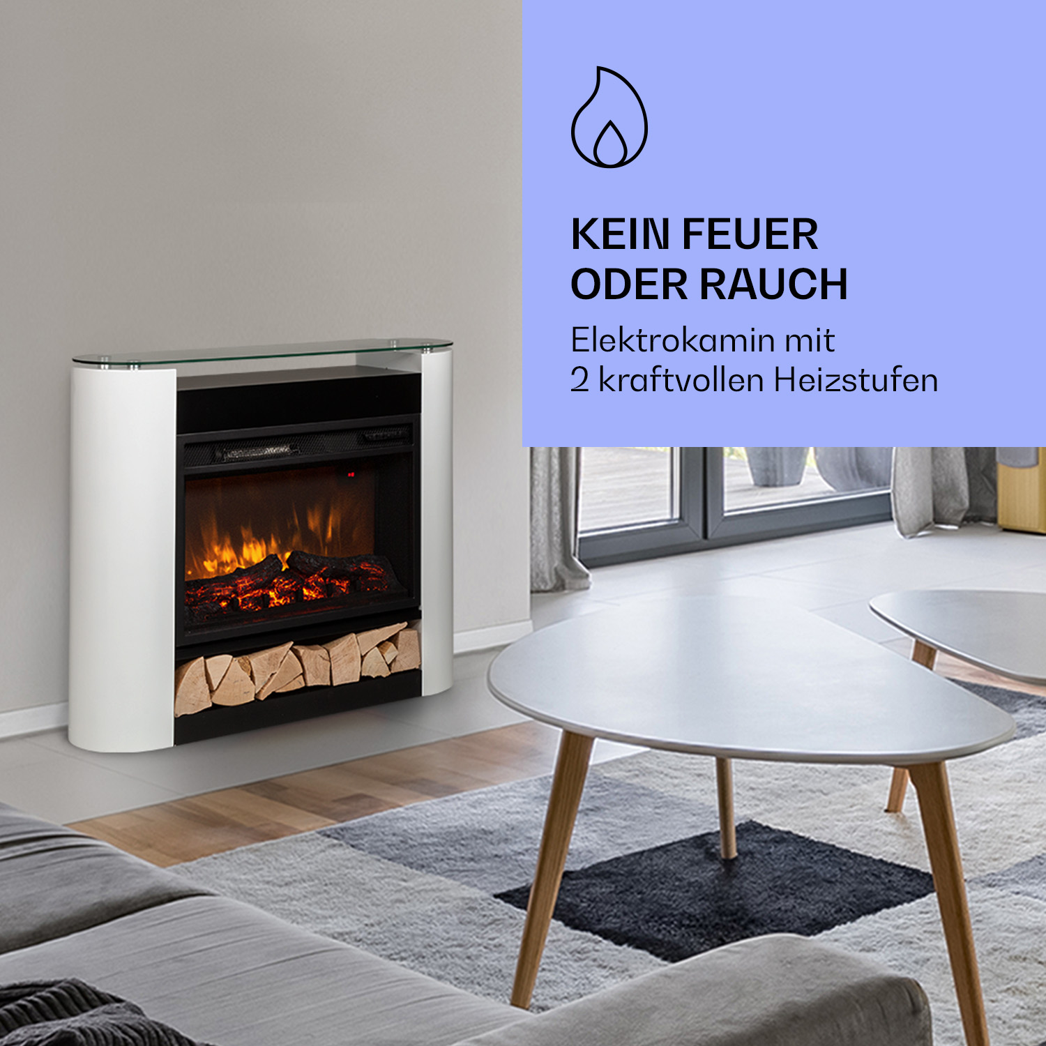Caminetto elettrico con legno e vetro. Design bianco e nero. Tappeto grigio, tavoli bianchi sullo sfondo.