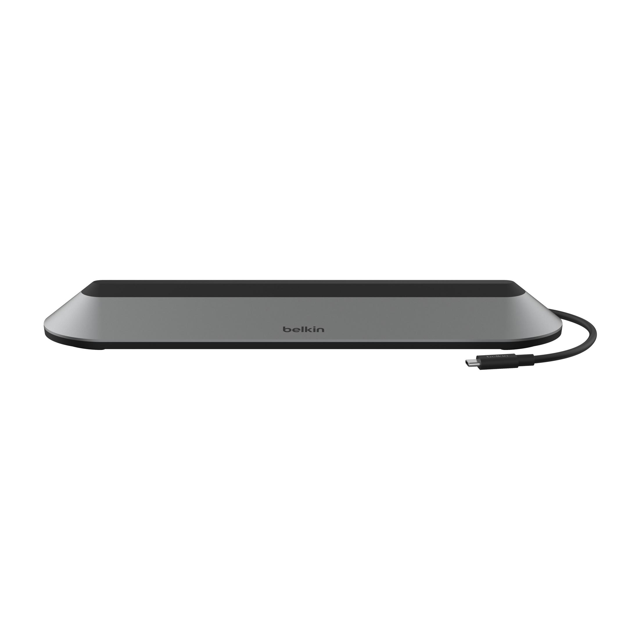 Ein grauer Belkin USB-C-Hub. Es ist ein flaches, rechteckiges Gerät mit einem USB-C-Anschluss und einem Kabel.