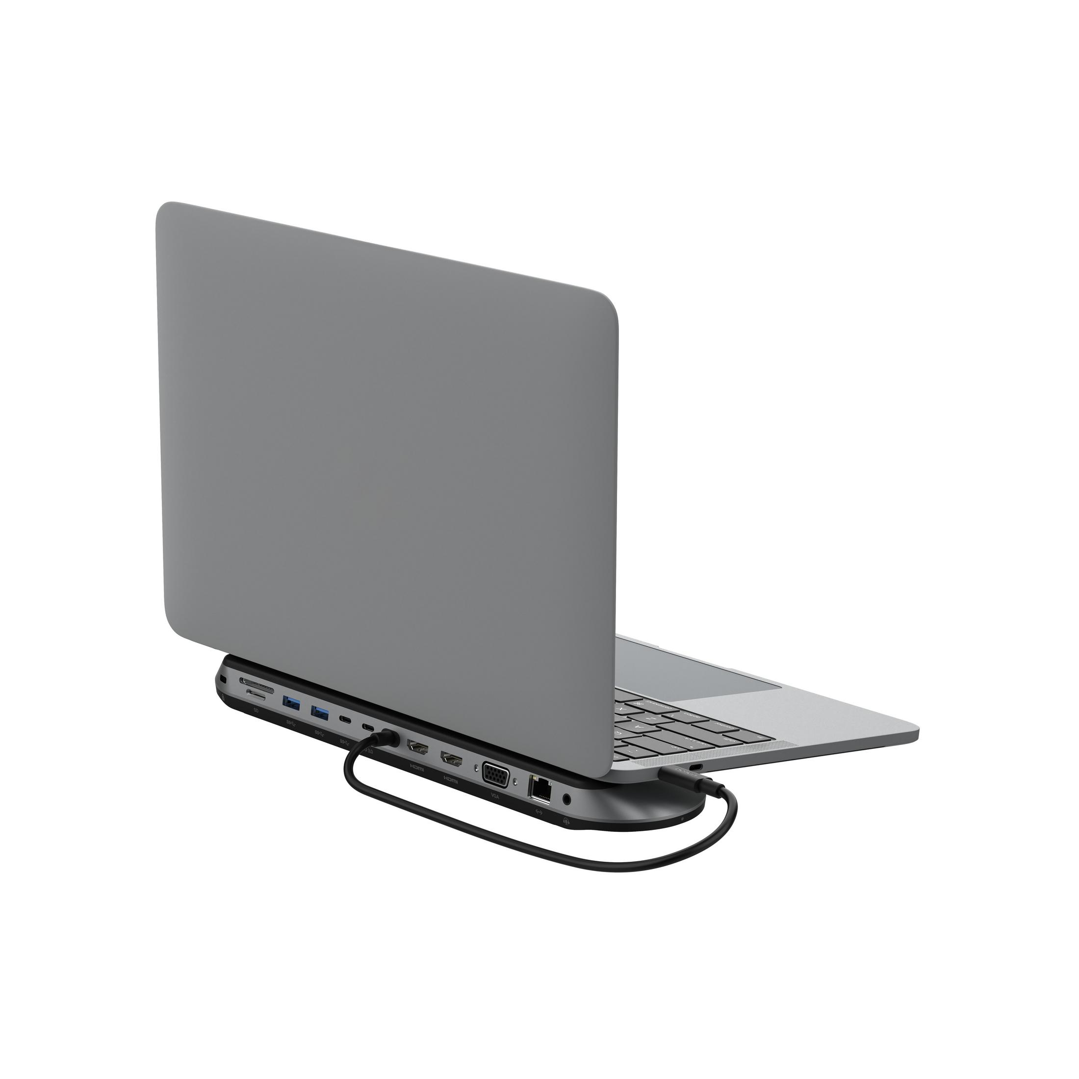 Laptop, der mit einer Dockingstation verbunden ist, mit mehreren sichtbaren Anschlüssen.
