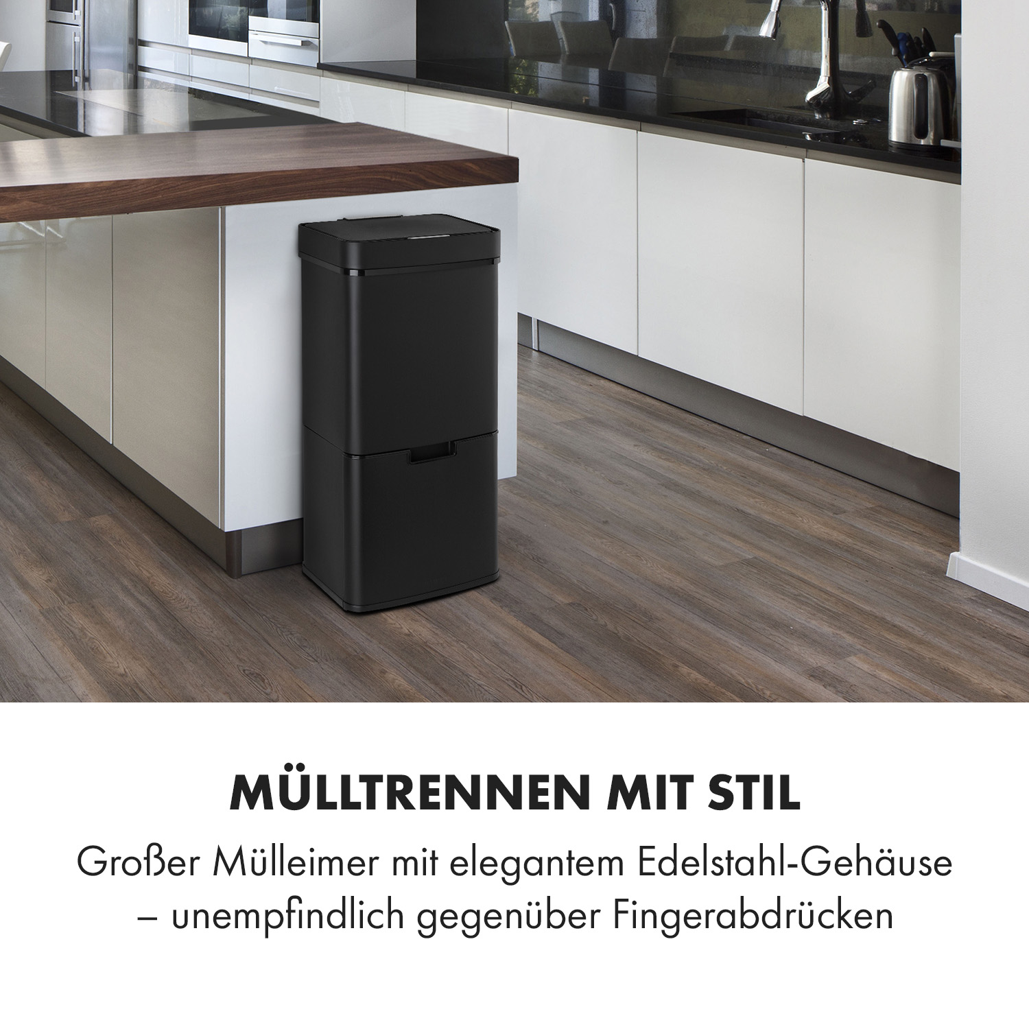 Schwarzer Mülleimer auf einem Boden in einer Küche. Text sagt 'Mülltrennen mit Stil'.