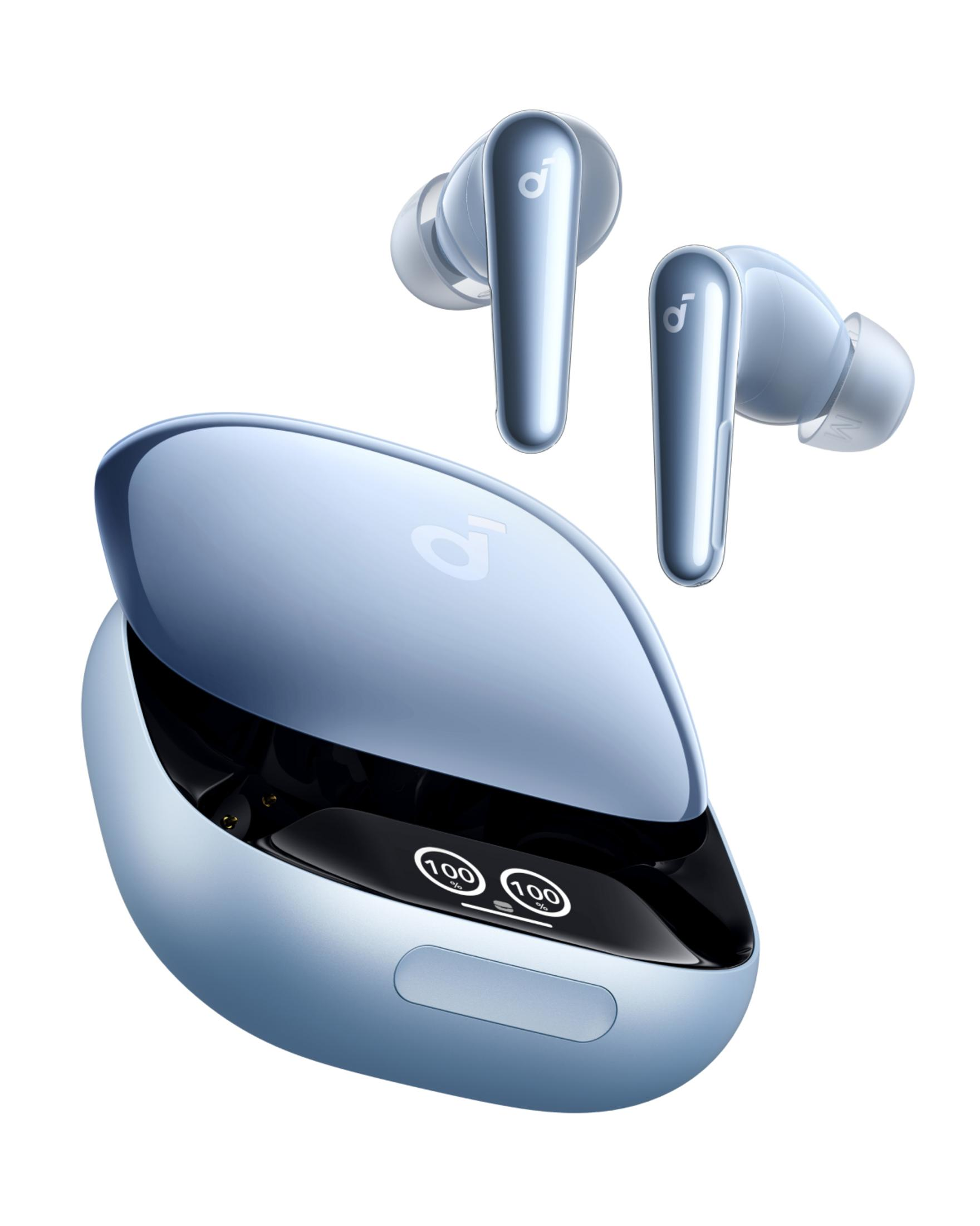 Auricolari Anker blu e custodia di ricarica. Custodia aperta, auricolari visibili su sfondo bianco.