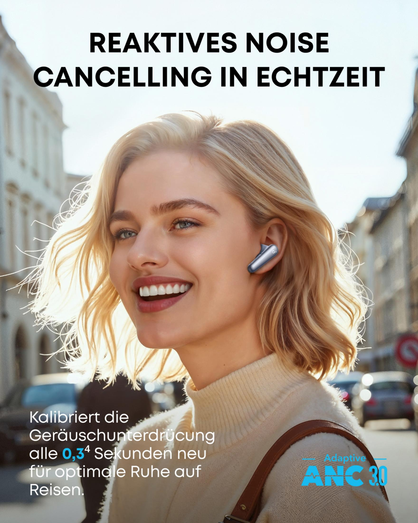 Donna con auricolare, sorridente, con testo sulle funzionalità di cancellazione del rumore in strada.