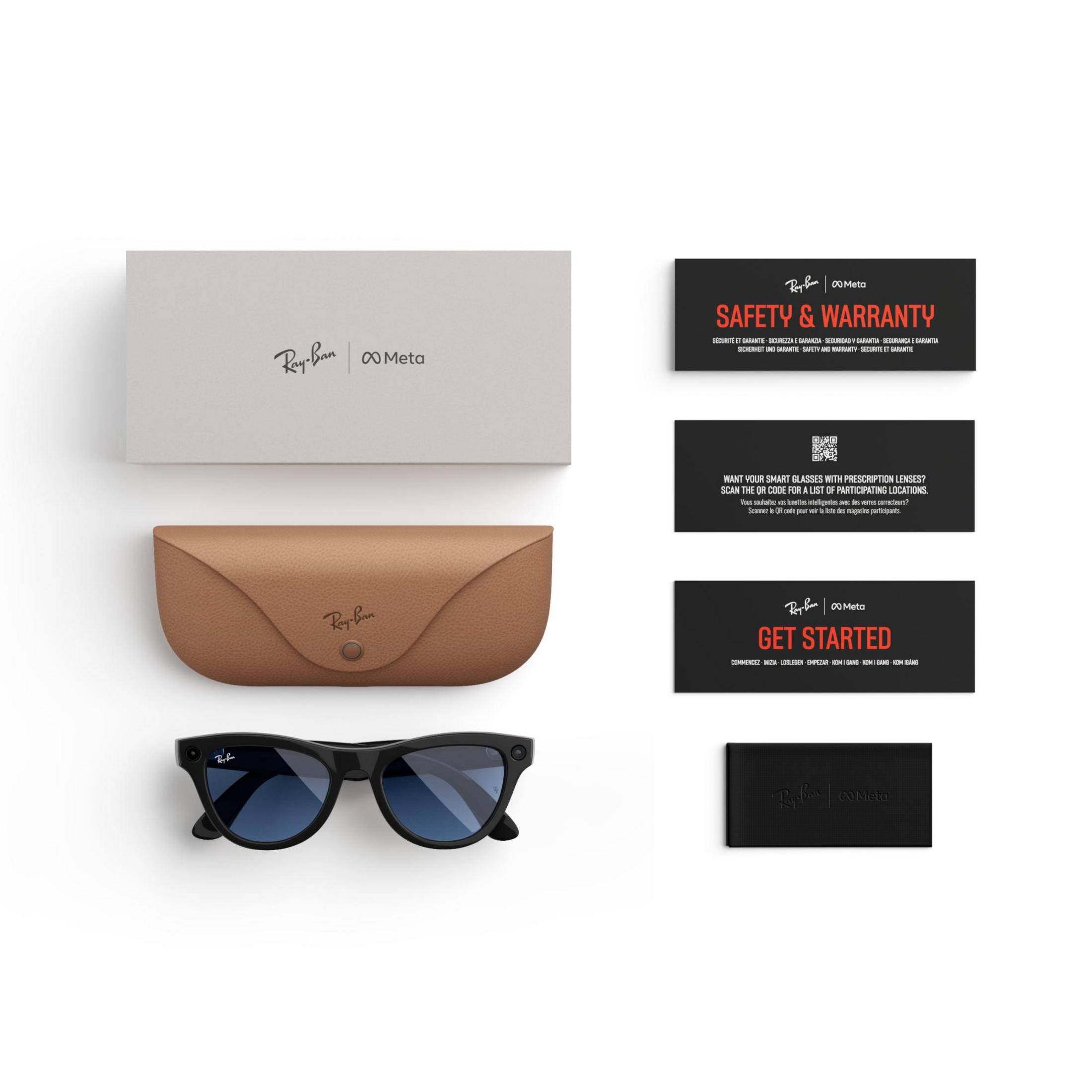 Occhiali intelligenti Ray-Ban Meta, custodia e carte su sfondo bianco. Occhiali da sole e accessori.