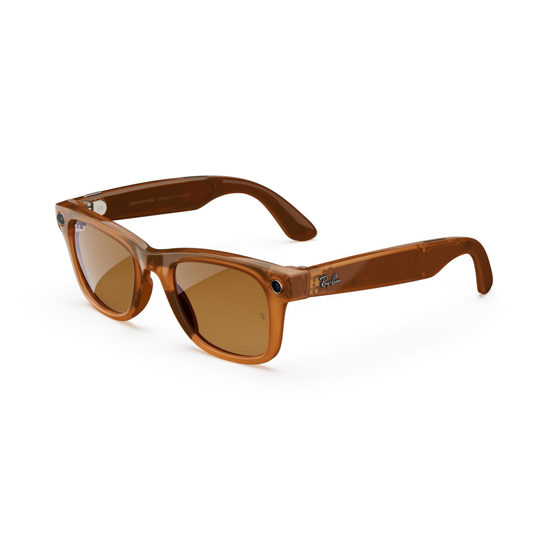 Ray-Ban Sonnenbrille mit braunen Rahmen und Gläsern, von der Seite vor weißem Hintergrund aufgenommen.