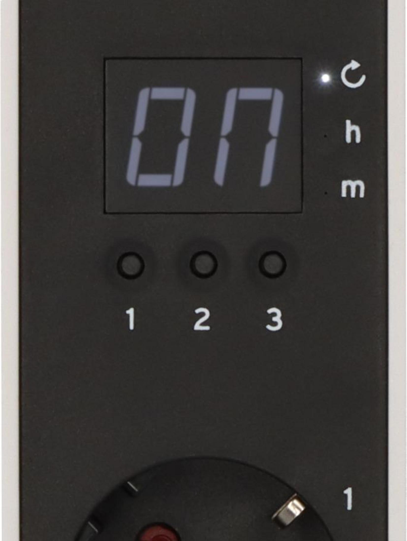 Czarny panel z wyświetlaczem 'ON', trzema przyciskami 1-3 i gniazdem.