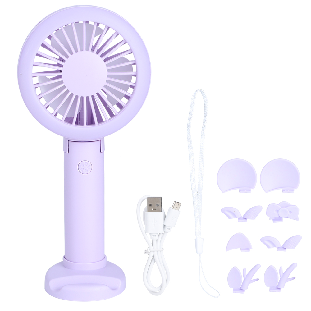 Lila Handventilator mit Zubehör, einschließlich Hasenohren und USB-Kabel.