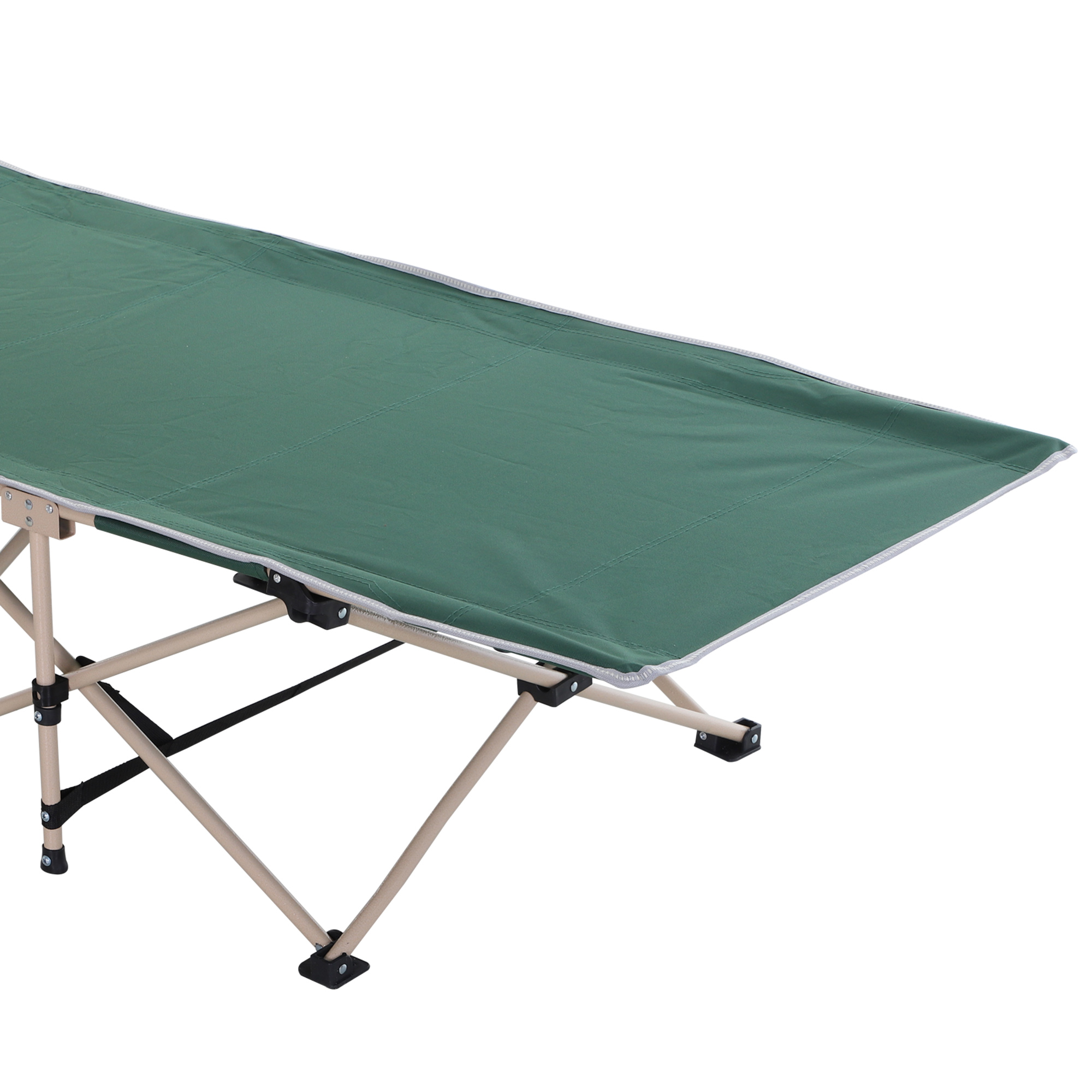 Grünes Campingbett mit Falt-Design, auf weißer Oberfläche. Das Bett ist zum Betrachter hin angewinkelt.