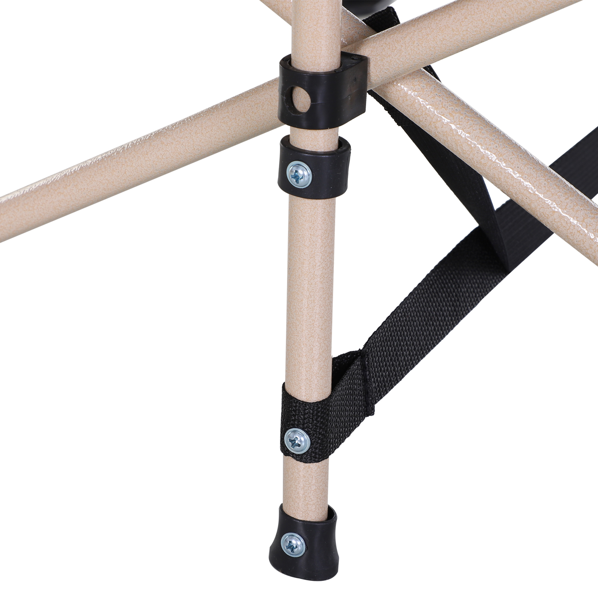 Nahaufnahme des Metallrahmenverbinders eines Campingbetts. Es zeigt Details der Konstruktion.
