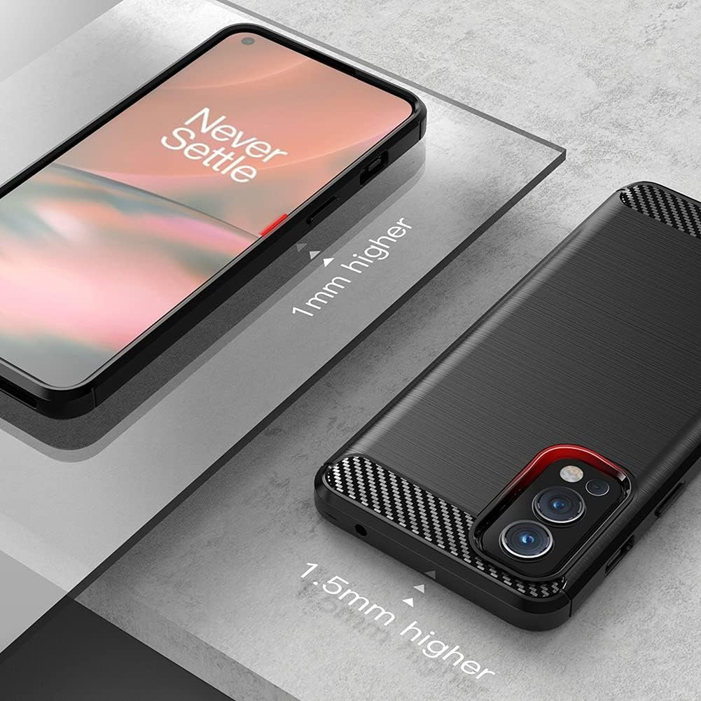 Funda de teléfono en un teléfono. El texto dice 1 mm y 1,5 mm más alto. Never Settle en pantalla.