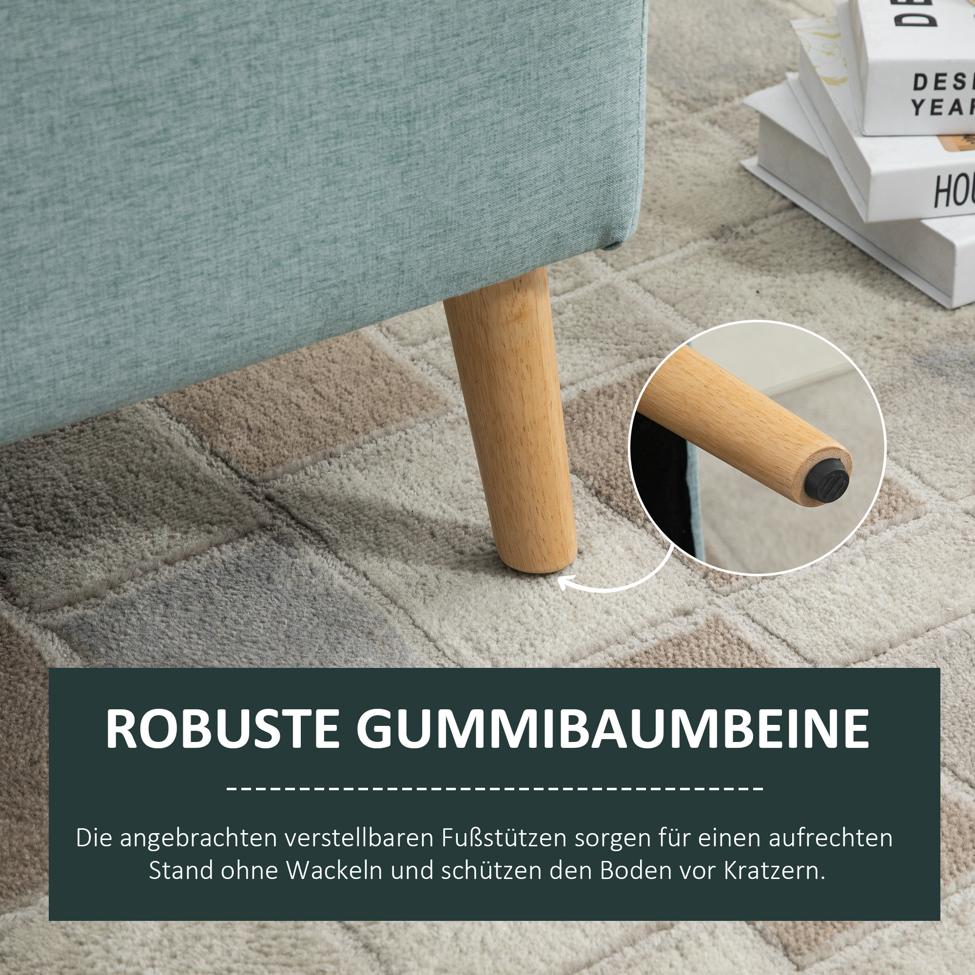 Nahaufnahme von hellblauen Sofabeinen und einem Teppich. Text über Gummifüße.