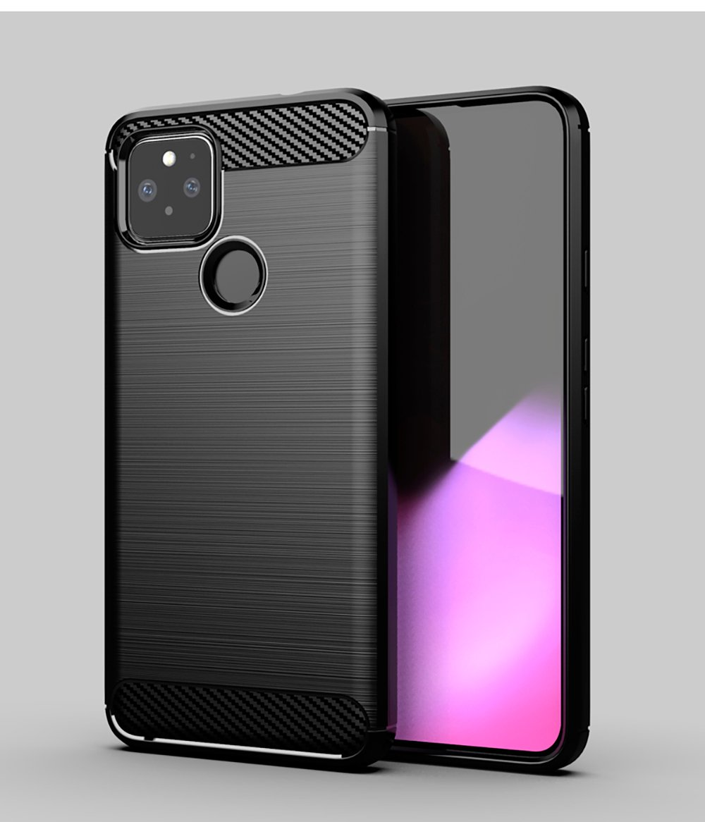 Funda de teléfono negra con detalles de fibra de carbono. Teléfono con pantalla colorida. Fondo gris.