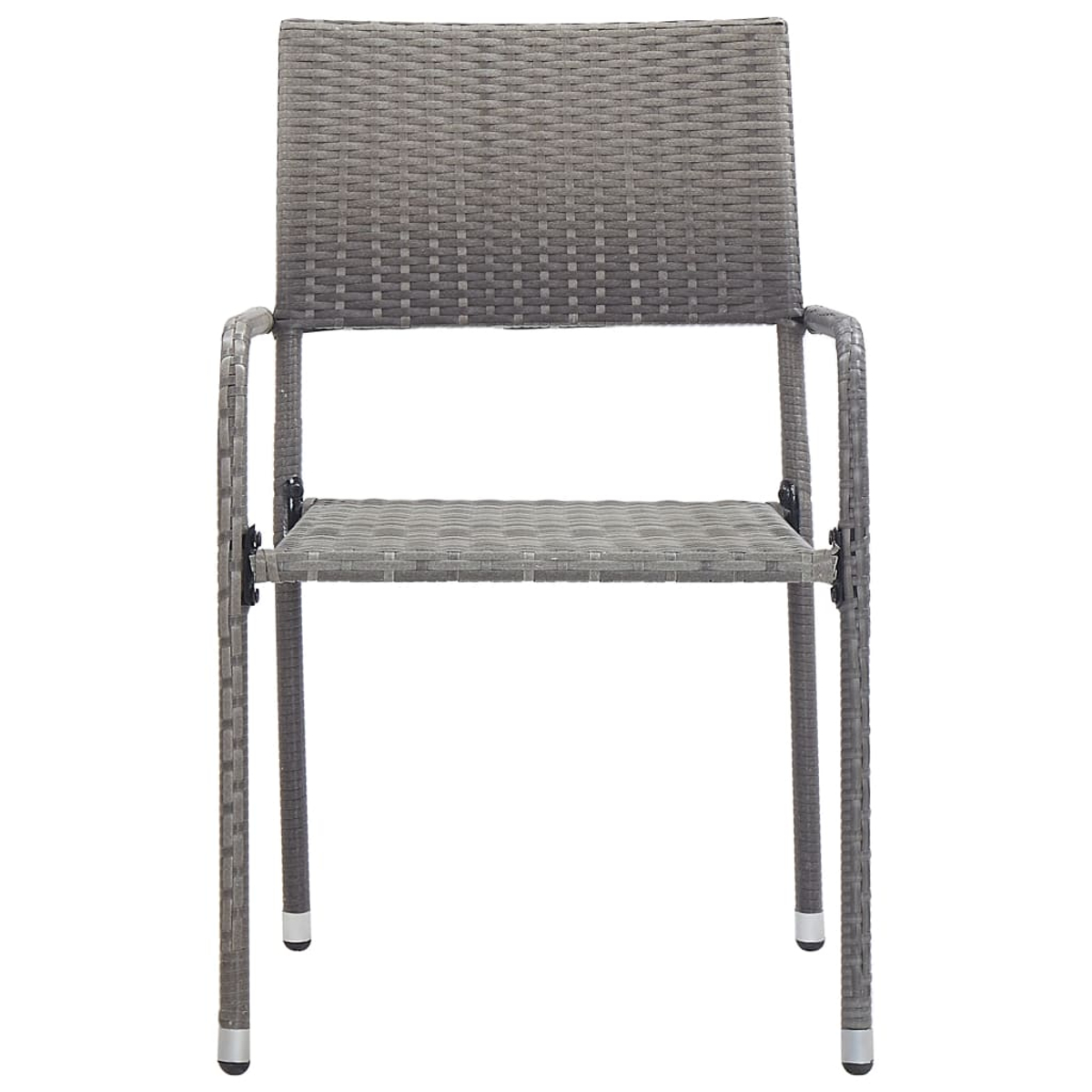 Grauer, gewebter Stuhl für den Außenbereich mit Armlehnen. Gewebter Sitz und Rückenlehne. Weißer Hintergrund.