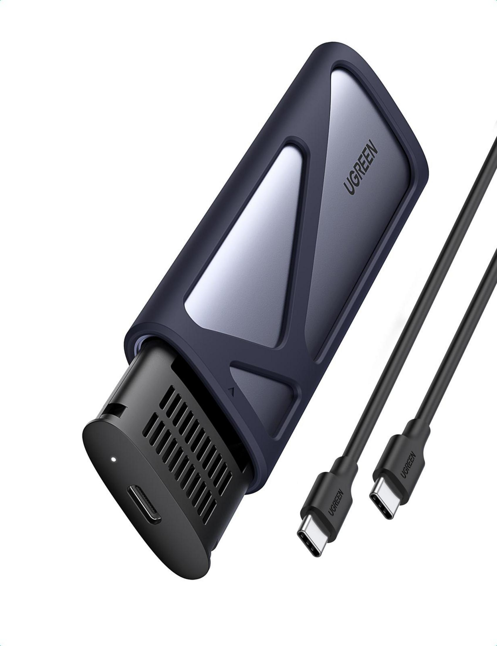 Czarny i szary dysk twardy zewnętrzny UGREEN z dwoma czarnymi kablami USB.