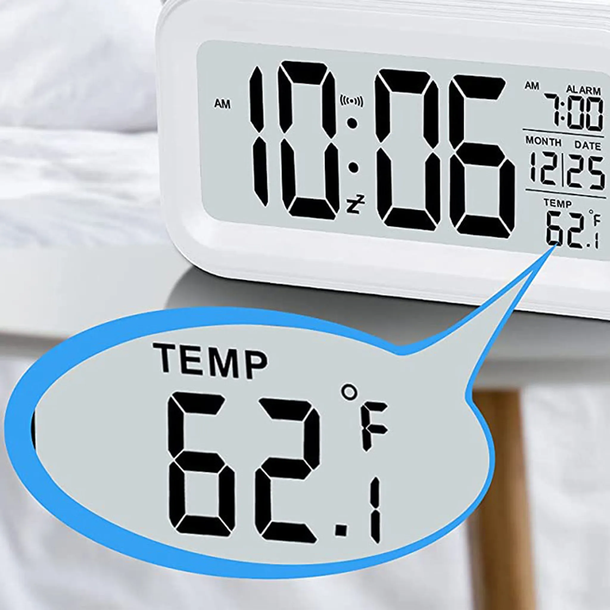 Eine Digitaluhr, die Zeit und Temperatur anzeigt, mit einer blauen Textblase, die die Temperatur anzeigt.