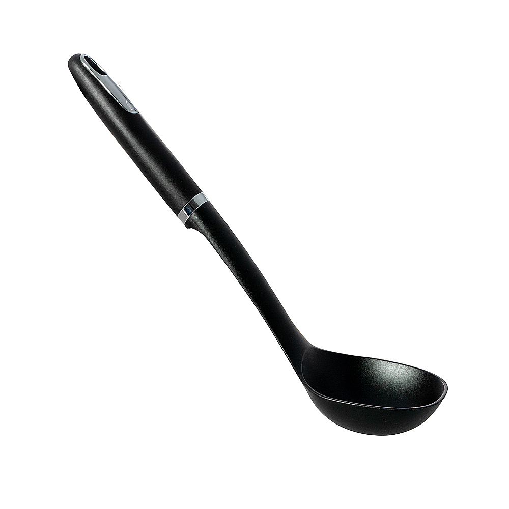 Schwarze Schöpfkelle auf weißem Hintergrund. Die Schöpfkelle hat ein elegantes Design mit langem Griff.