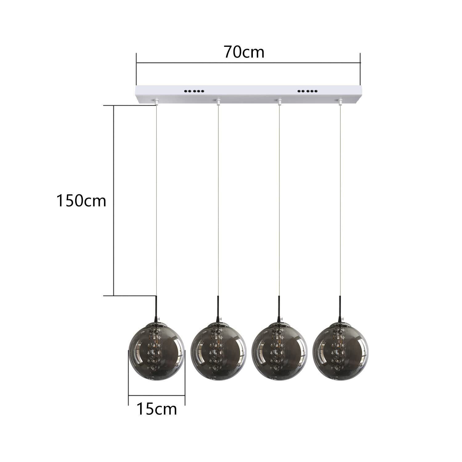 Cztery lampy wiszące, każda z okrągłym szklanym kloszem. Wymiary to: 150 cm wysokości, 70 cm szerokości i 15 cm średnicy klosza.