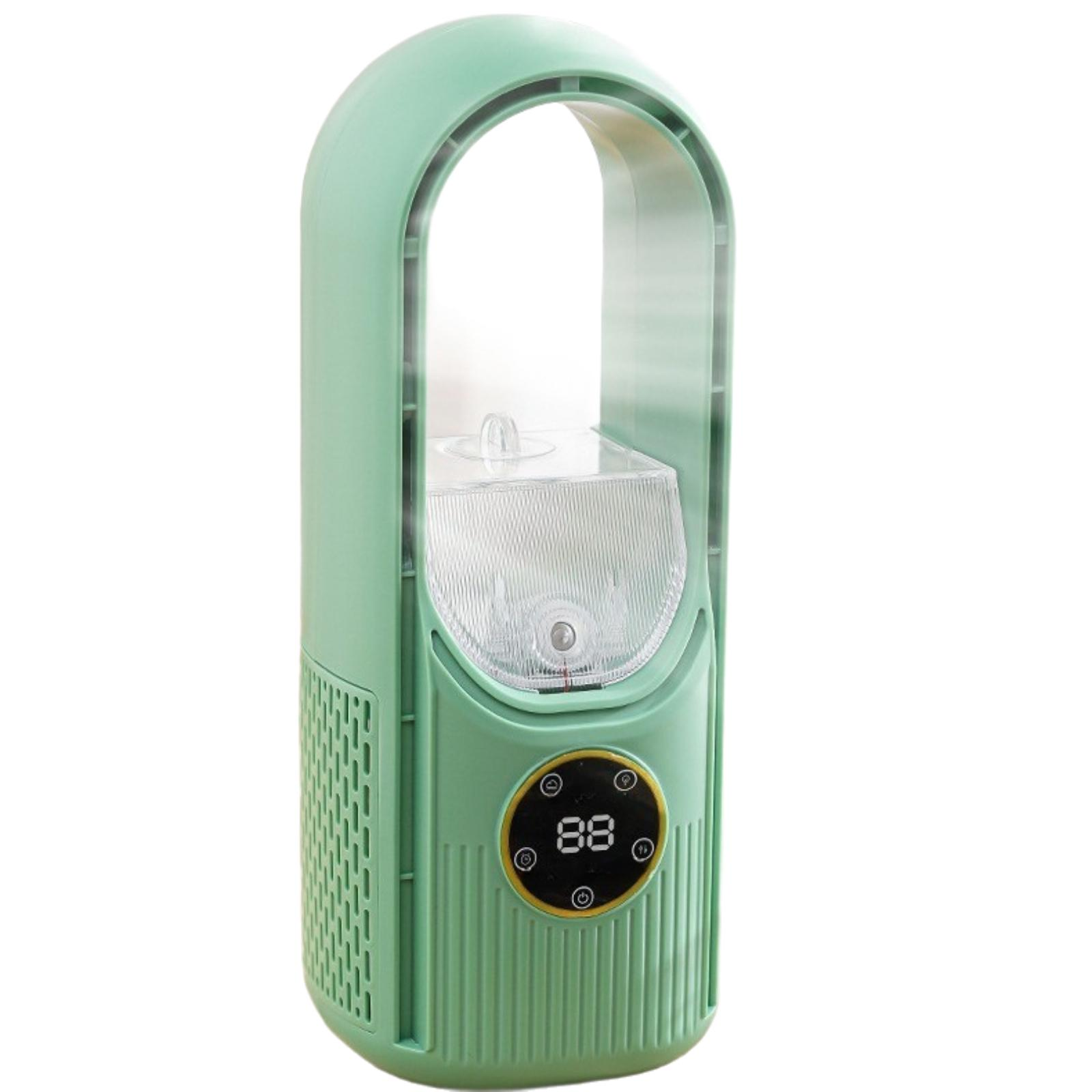 Ein grüner Luftreiniger mit Display und transparentem Wassertank. Weißer Hintergrund.