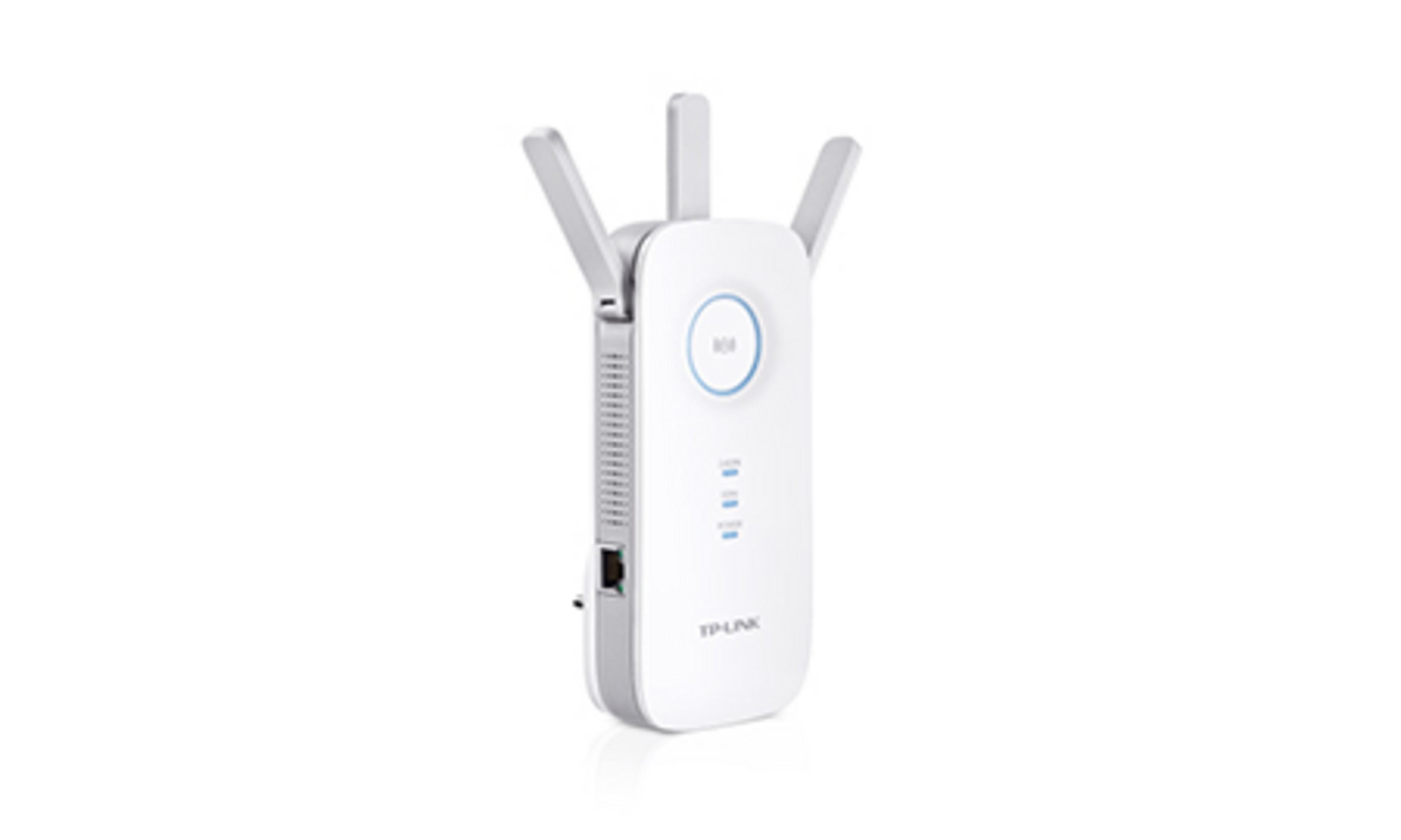Biały wzmacniacz WiFi TP-Link z antenami i wskaźnikami 2,4 GHz, 5 GHz i zasilania na białym tle.