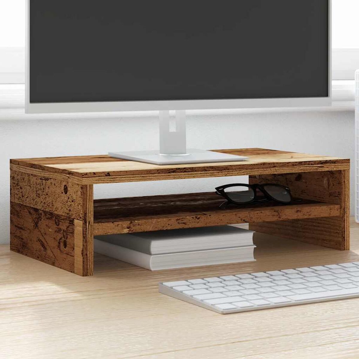 Ein Monitorständer aus Holz mit einem Regal für Bücher und Brillen. Eine Tastatur befindet sich darunter.