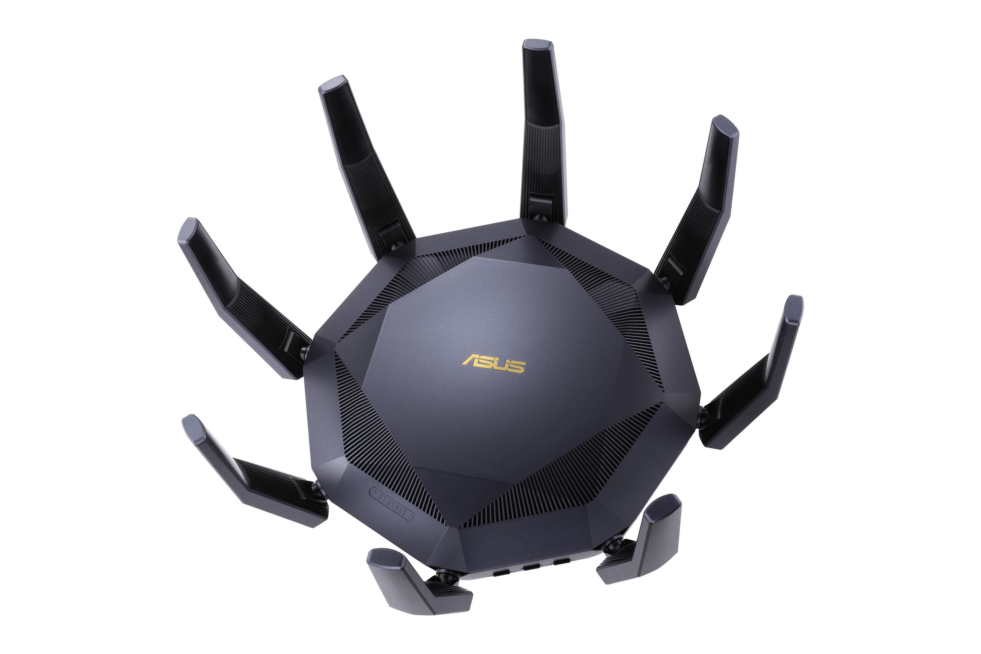 Czarny router ASUS z antenami. Router jest skierowany do góry, na białym tle.