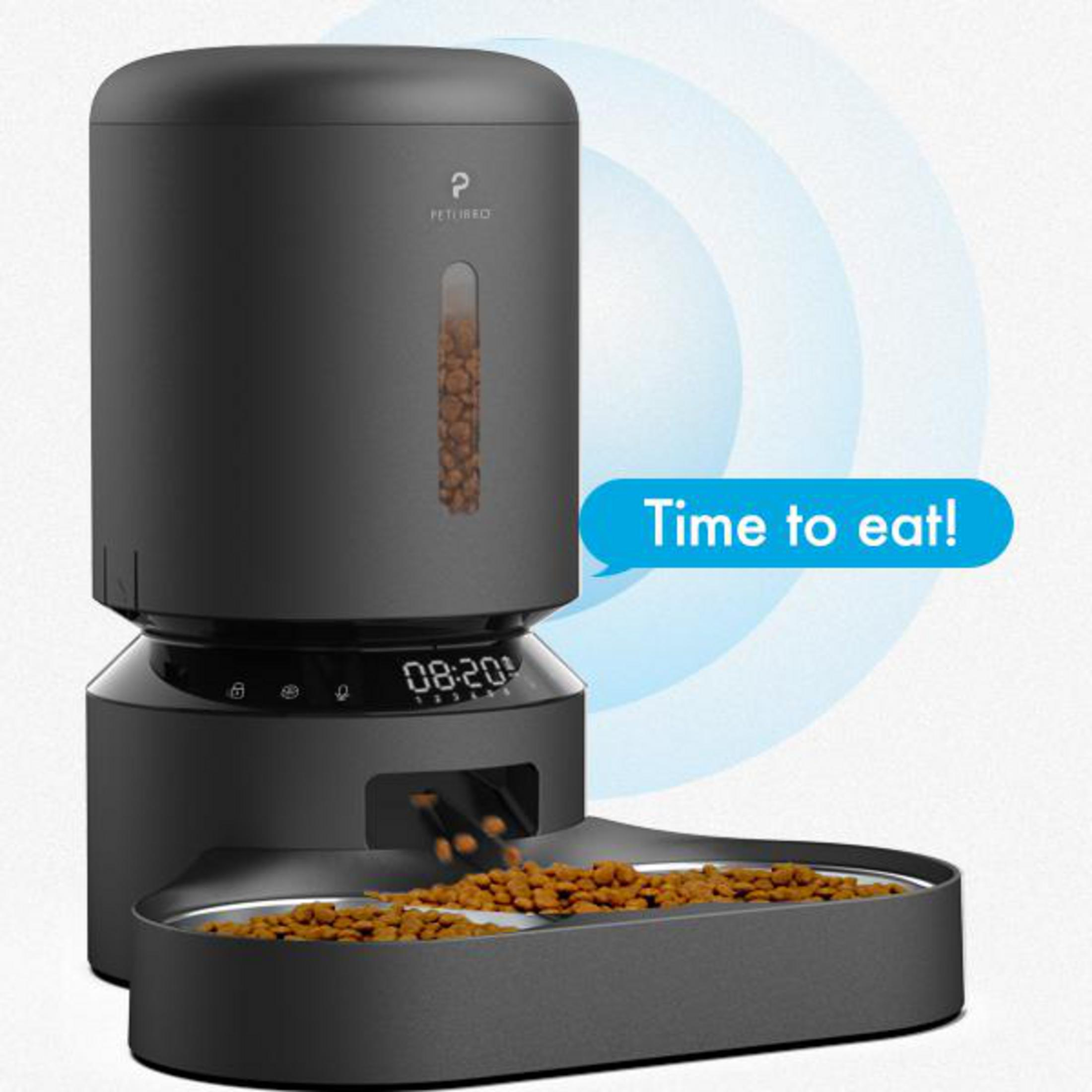 Pet feeder dispenses food into a bowl. The time is displayed. A blue speech bubble says 'Time to eat!'