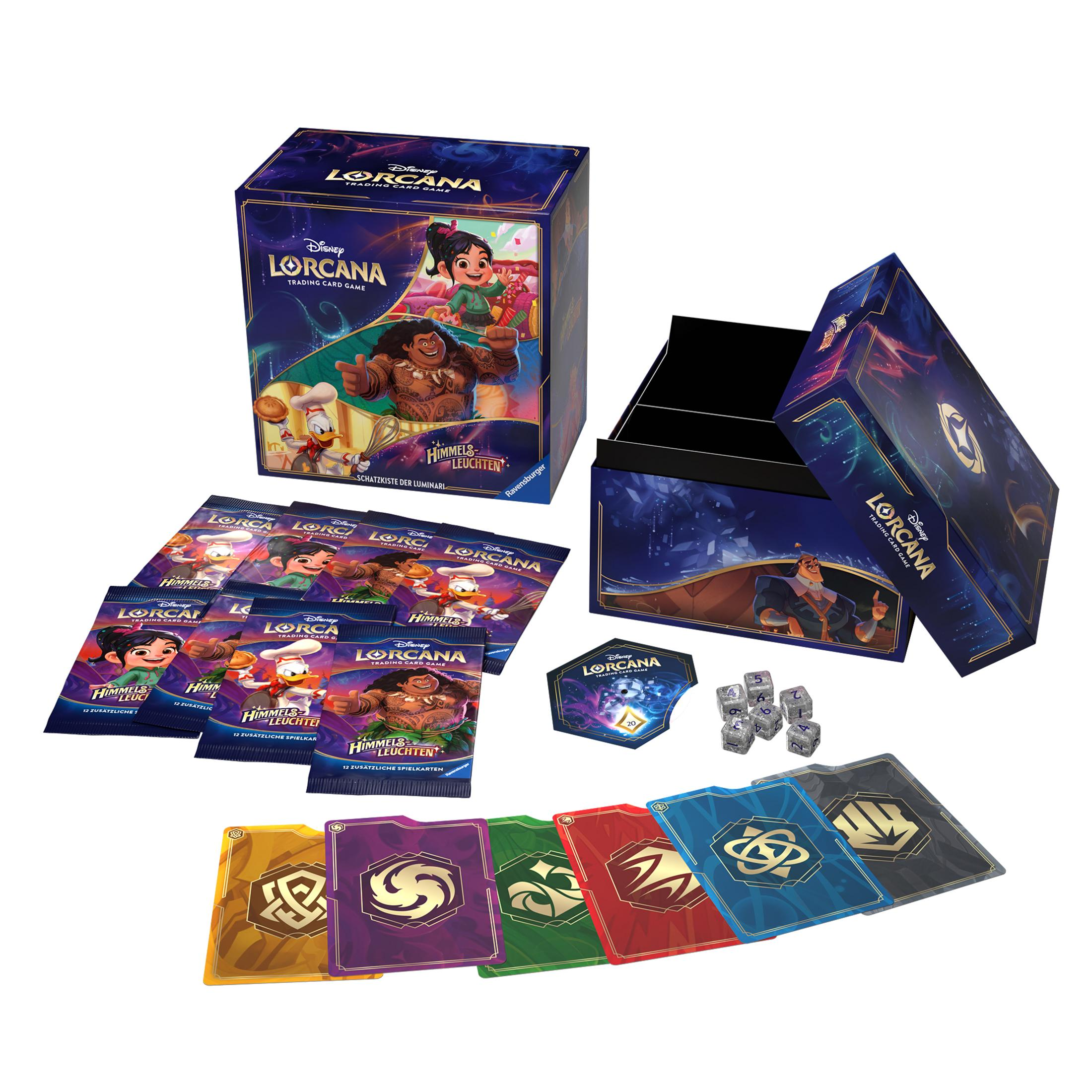 Schachteln, Packungen mit Sammelkarten und Zubehör eines Disney Lorcana-Spiels. Weißer Hintergrund.