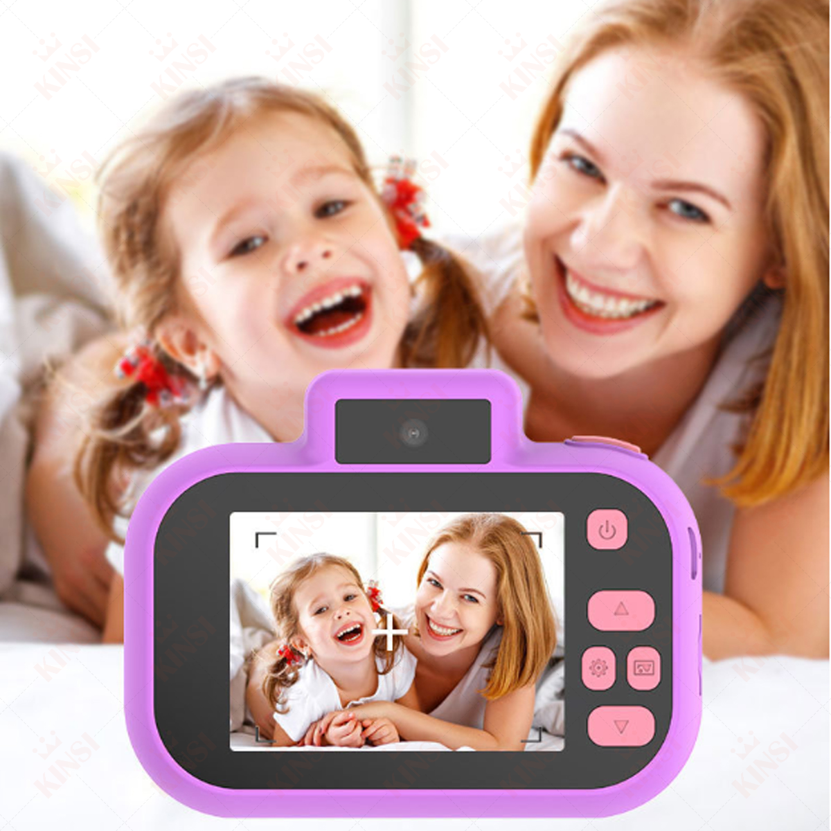Fioletowy aparat pokazujący zdjęcie kobiety i dziecka. Kobieta i dziecko się uśmiechają.