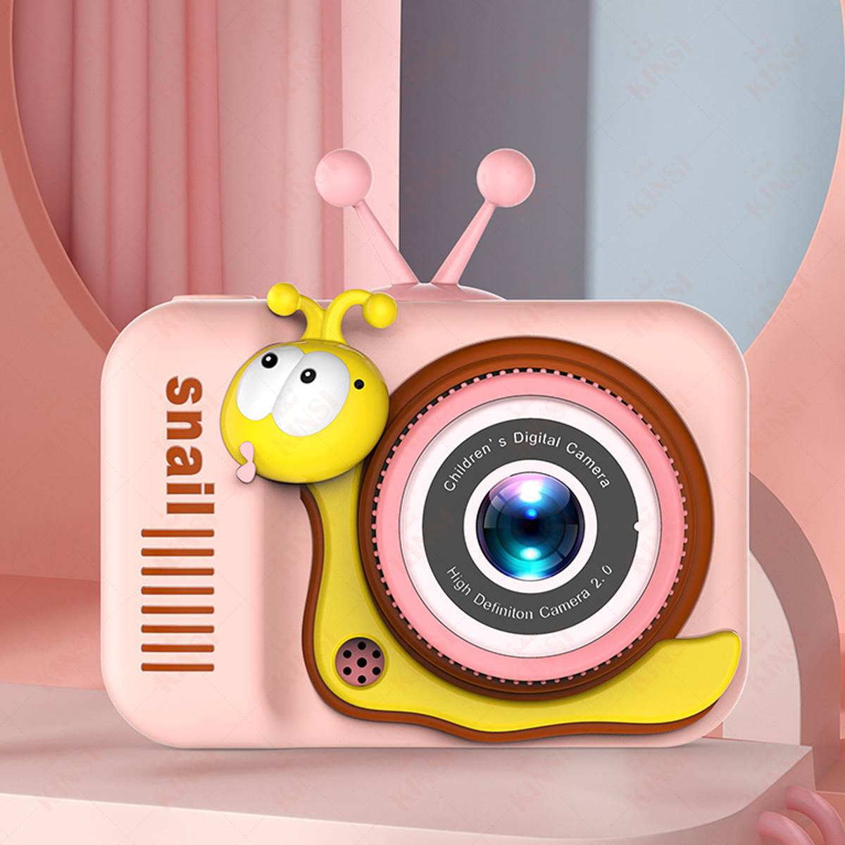 Eine rosa Spielzeugkamera in Schneckenform, mit einer Cartoon-Schnecke und einem Objektiv mit der Aufschrift 'Children's Digital Camera'.