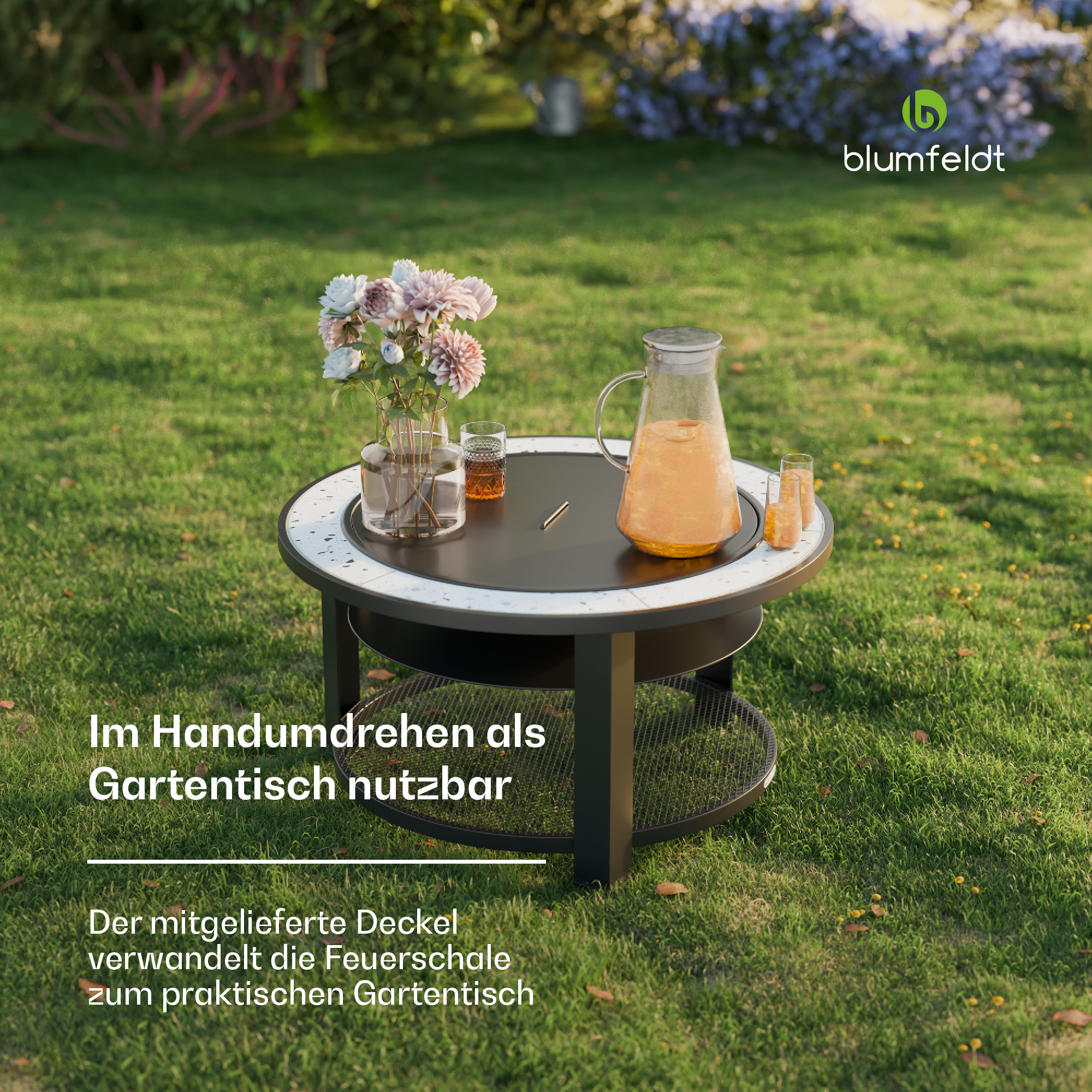 Ein Feuerkorb mit weißem Rand wird als Gartentisch genutzt. Es gibt Blumen, Getränke und einen grünen Rasen.