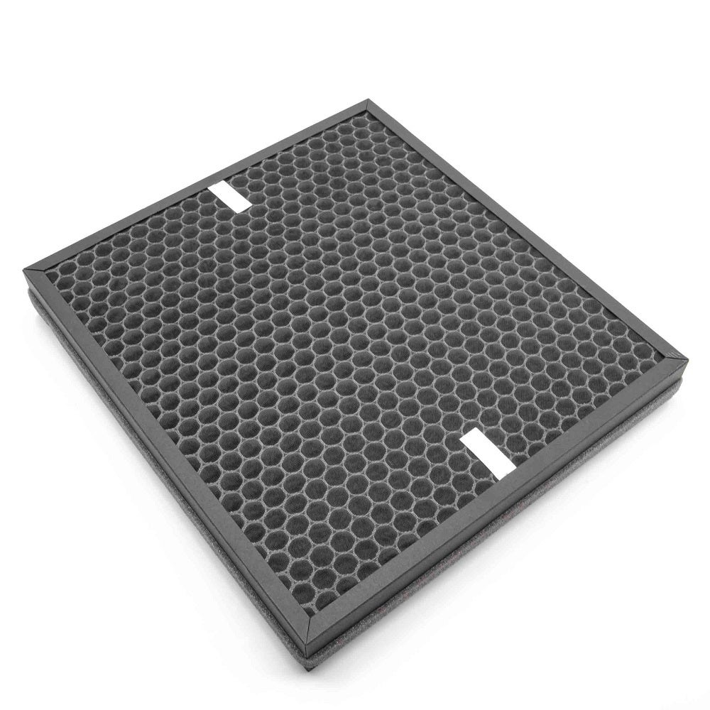 Ein quadratischer Luftfilter mit dunkelgrauem Wabenfilter und grauem Rahmen. Zwei weiße Linien.