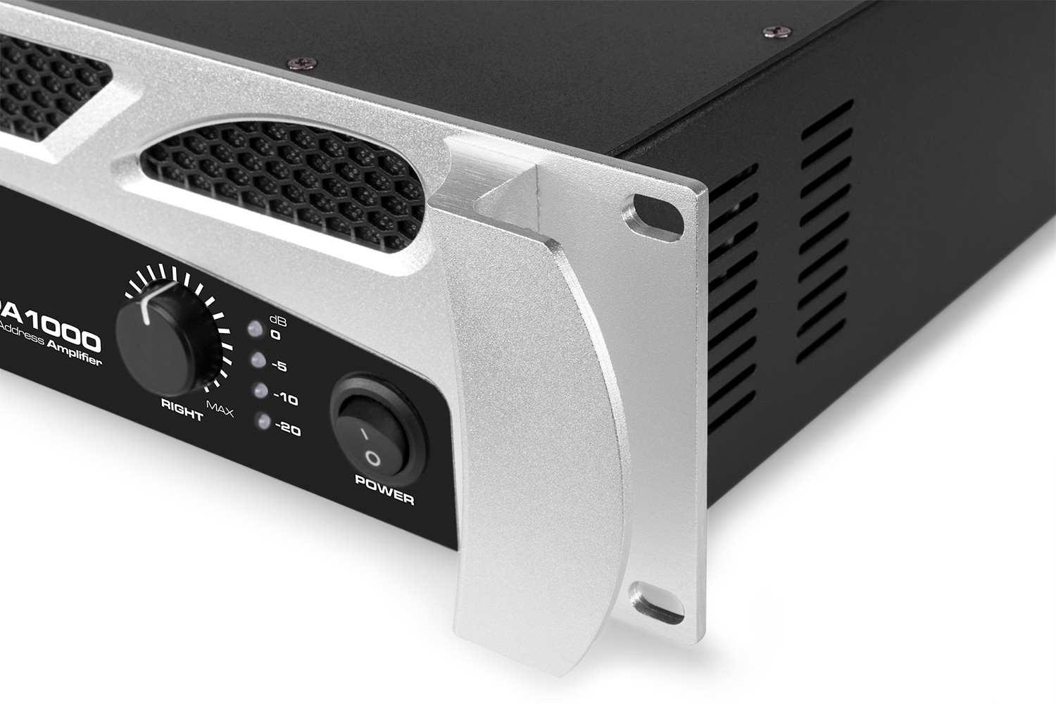 Un amplificatore audio con una piastra frontale argentata, un interruttore di alimentazione e una manopola del volume.