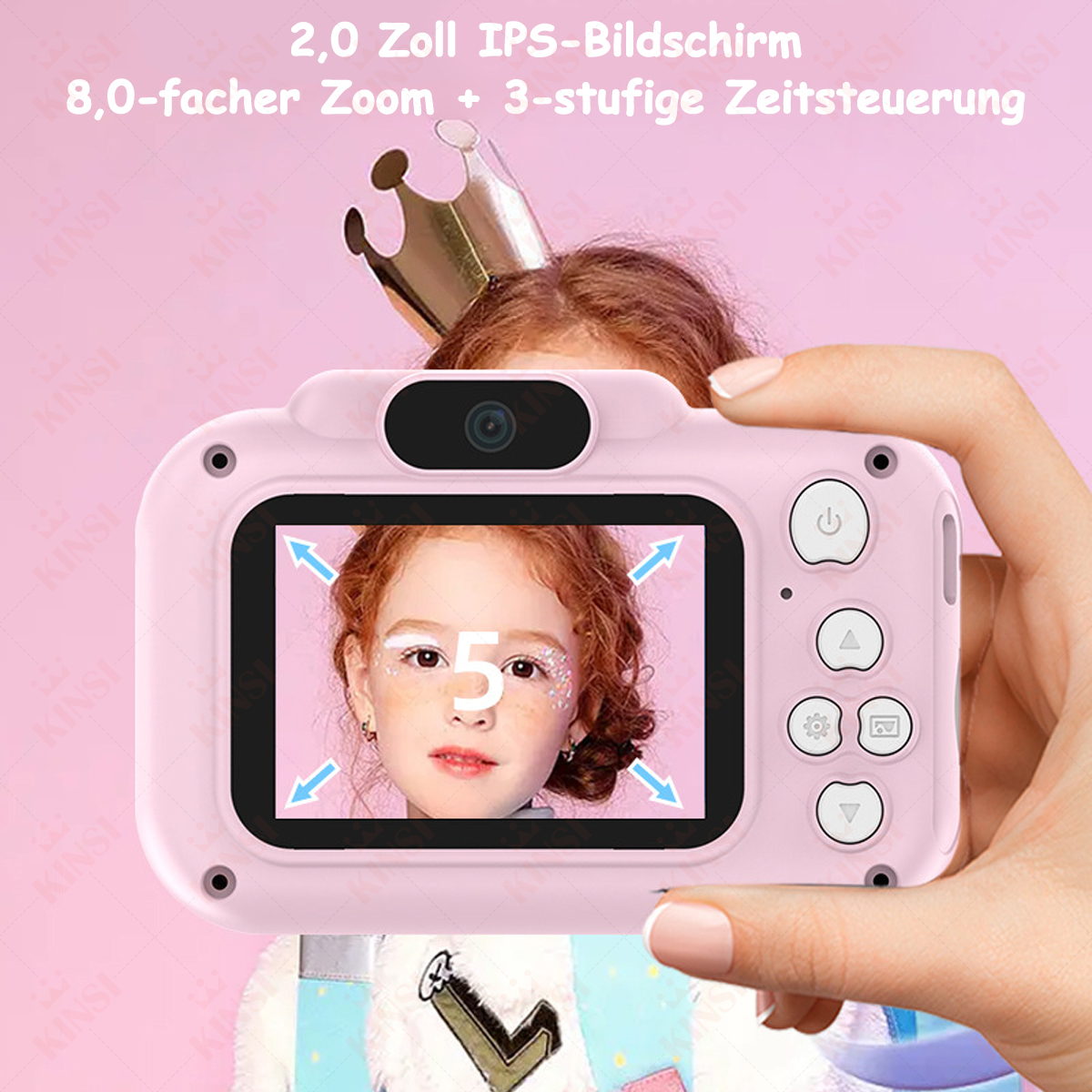 Eine rosa Kinderkamera wird von einer Hand gehalten. Auf dem Bildschirm ist das Gesicht eines Kindes zu sehen.