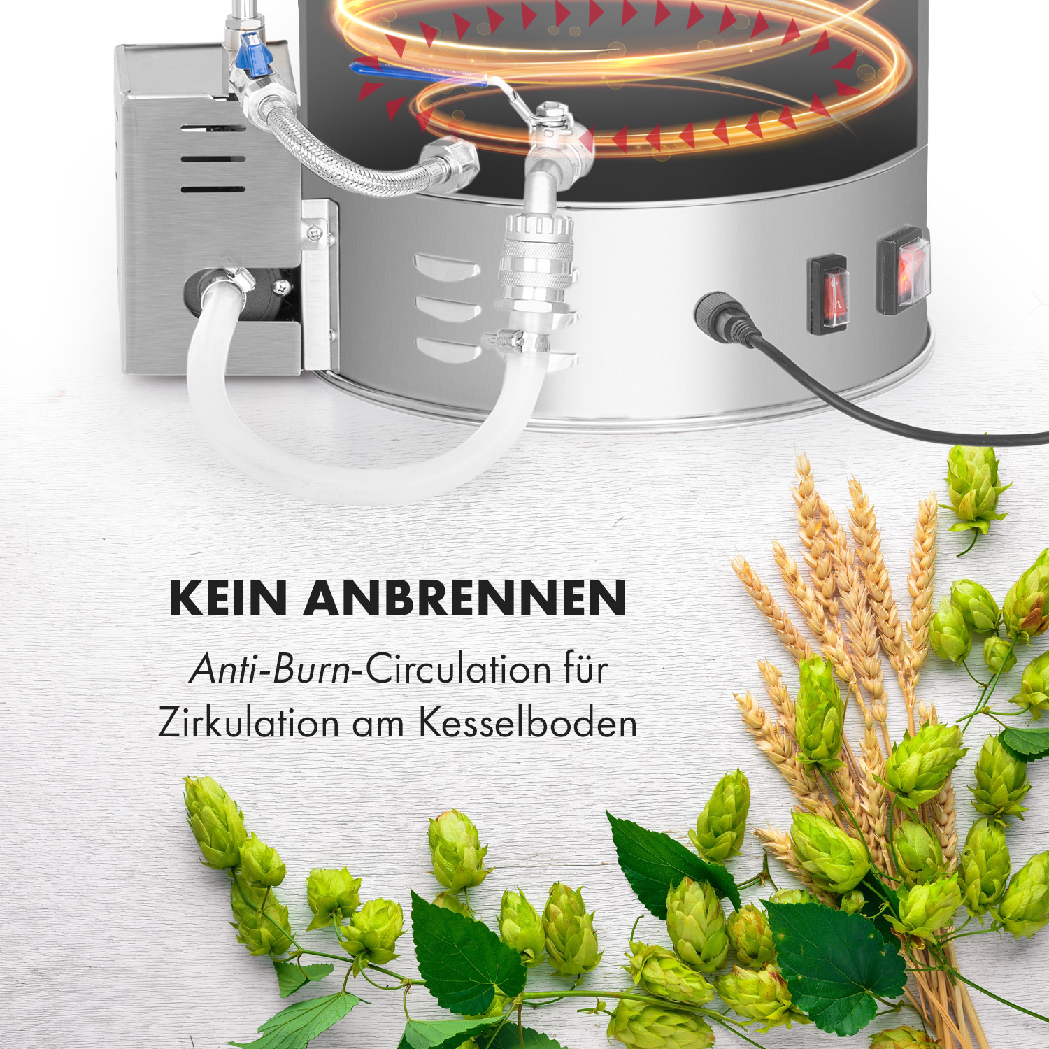 Ein Metallgerät mit Wasserschlauch, Ventil und schwarzem Netzkabel. Hopfen sind sichtbar.